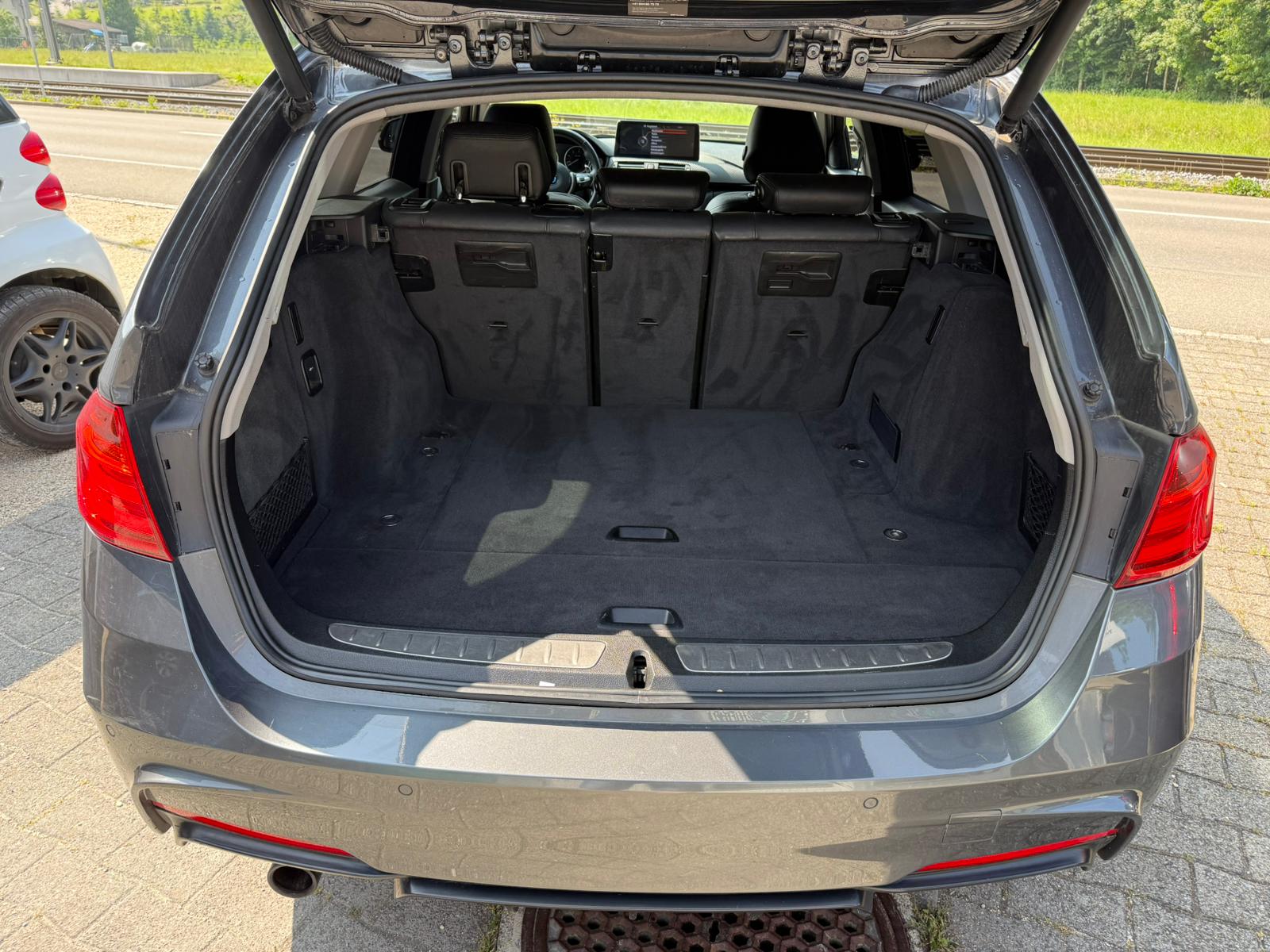 BMW 320d xDrive Touring Sport Line Steptronic-image-7