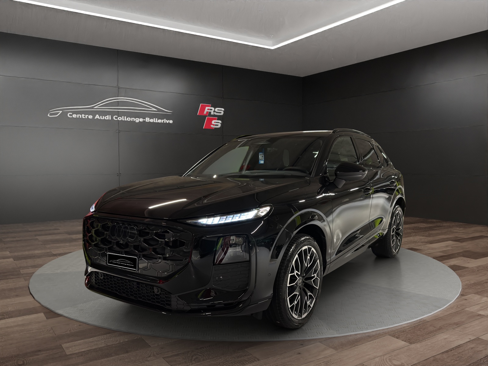 AUDI Q3 SUV 110 kW TFSI S tronic-image-0