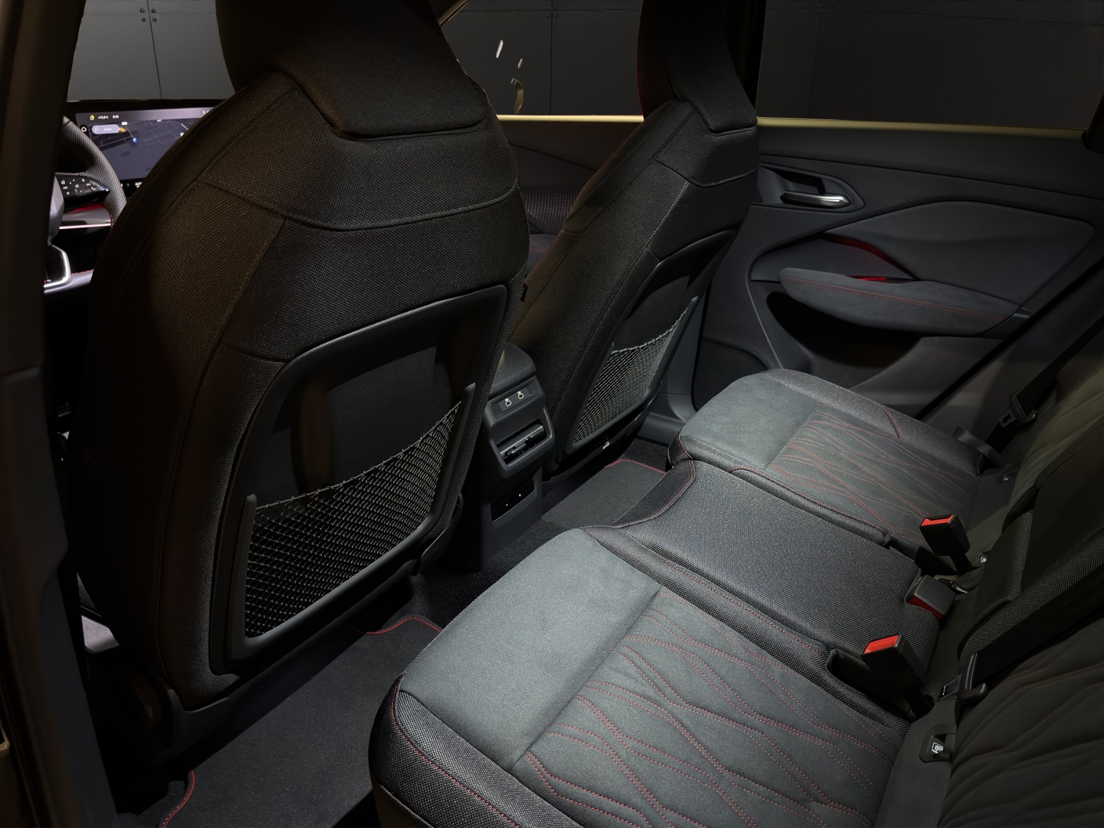 AUDI Q3 SUV 110 kW TFSI S tronic-image-17