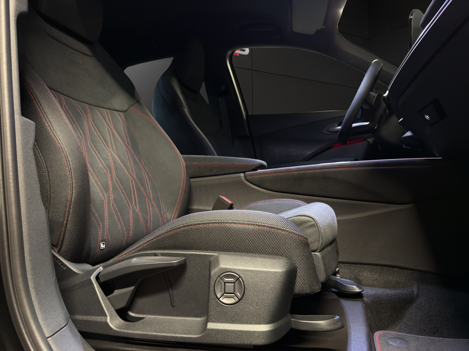 AUDI Q3 SUV 110 kW TFSI S tronic-image-14