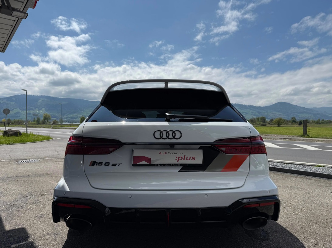 AUDI RS6 Avant 4.0 TFSI V8 Performance quattro-image-2