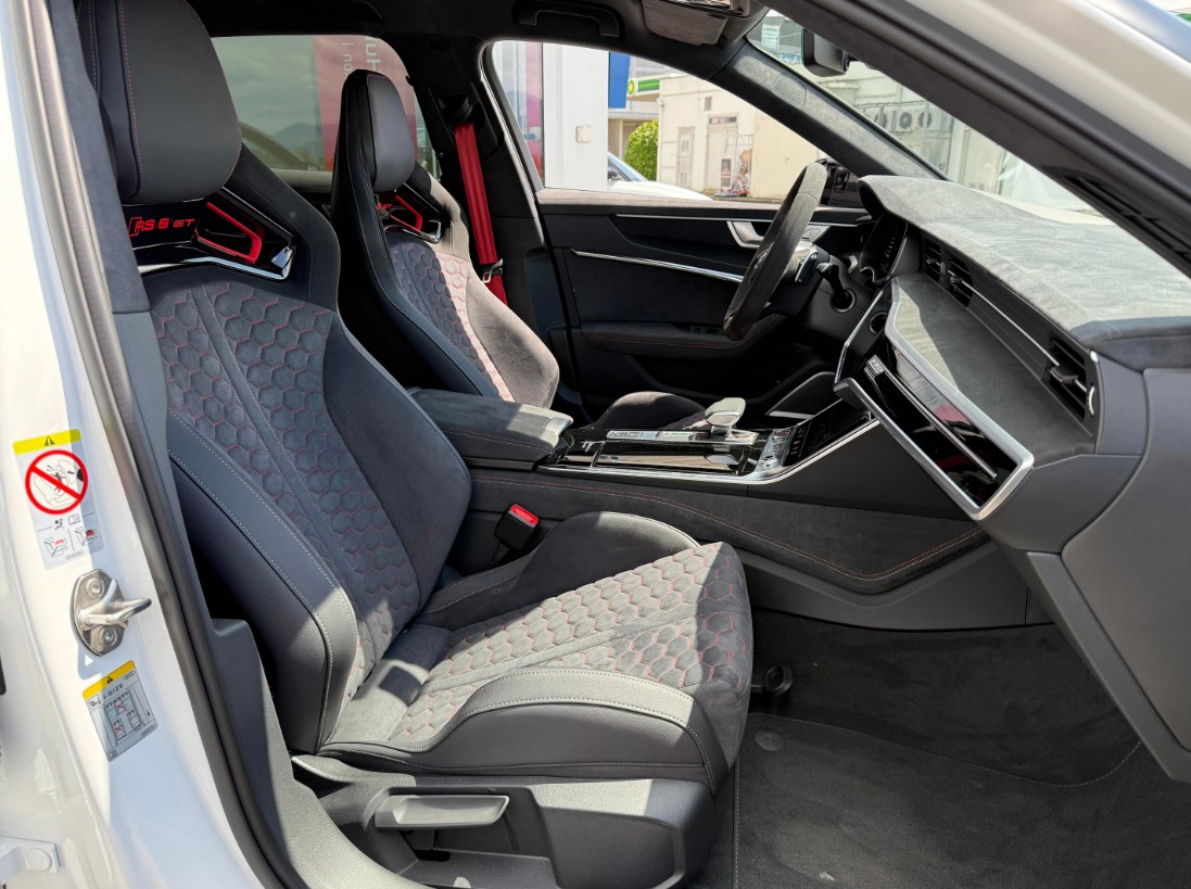 AUDI RS6 Avant 4.0 TFSI V8 Performance quattro-image-6