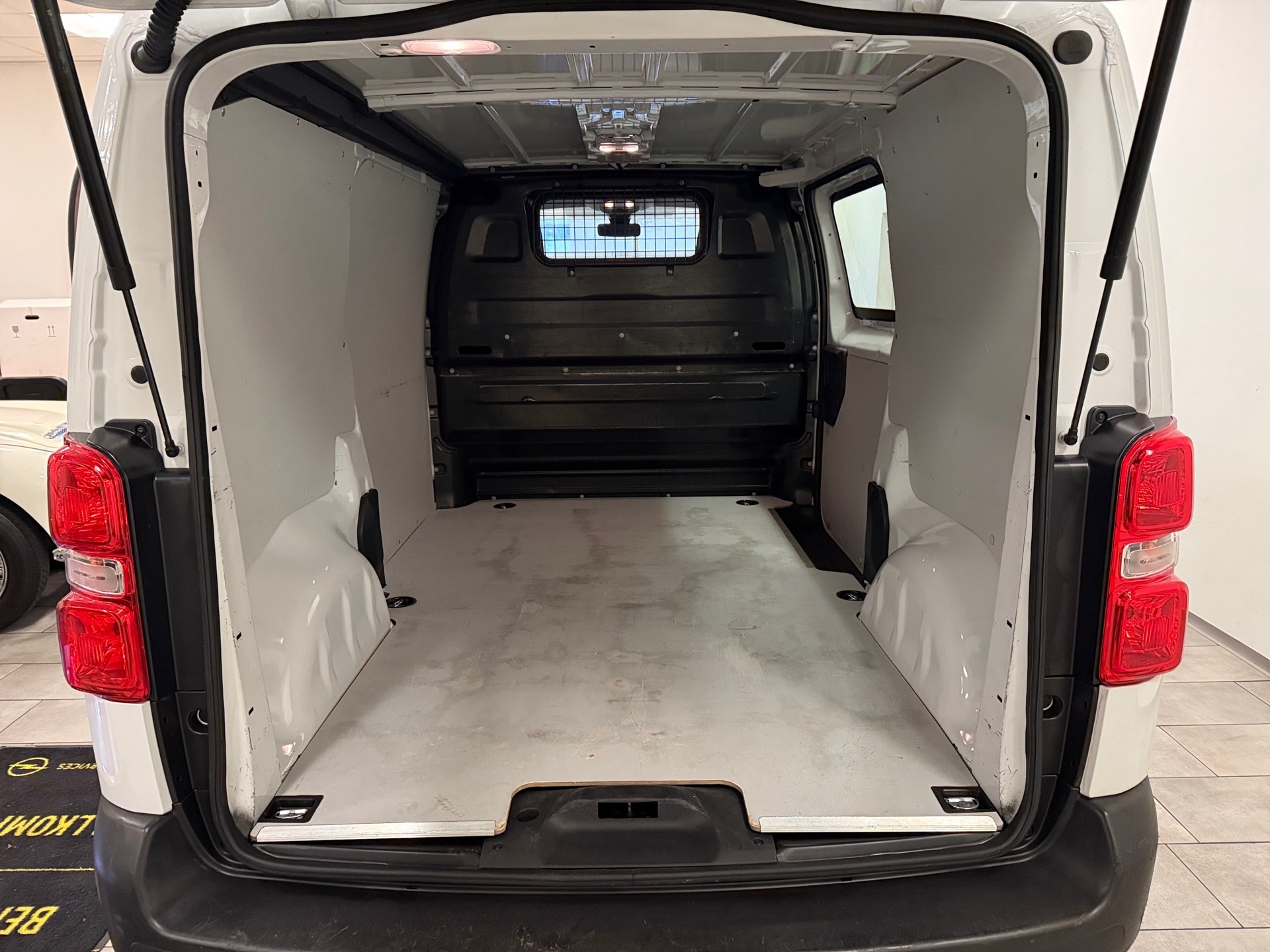 OPEL Vivaro Cargo-e 50 kWh Enjoy M-image-7