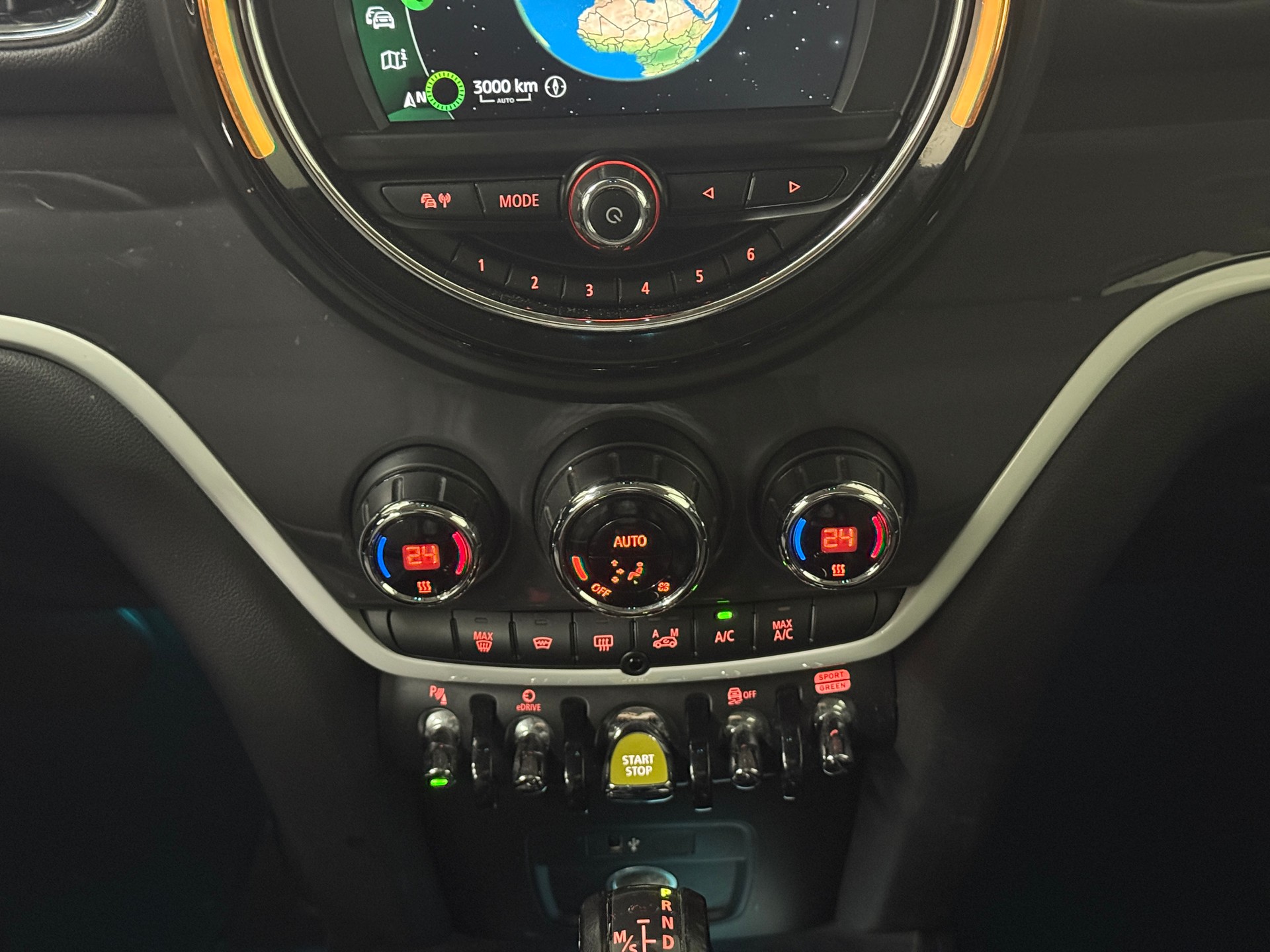 MINI Countryman Cooper S E ALL4 Steptronic-image-13