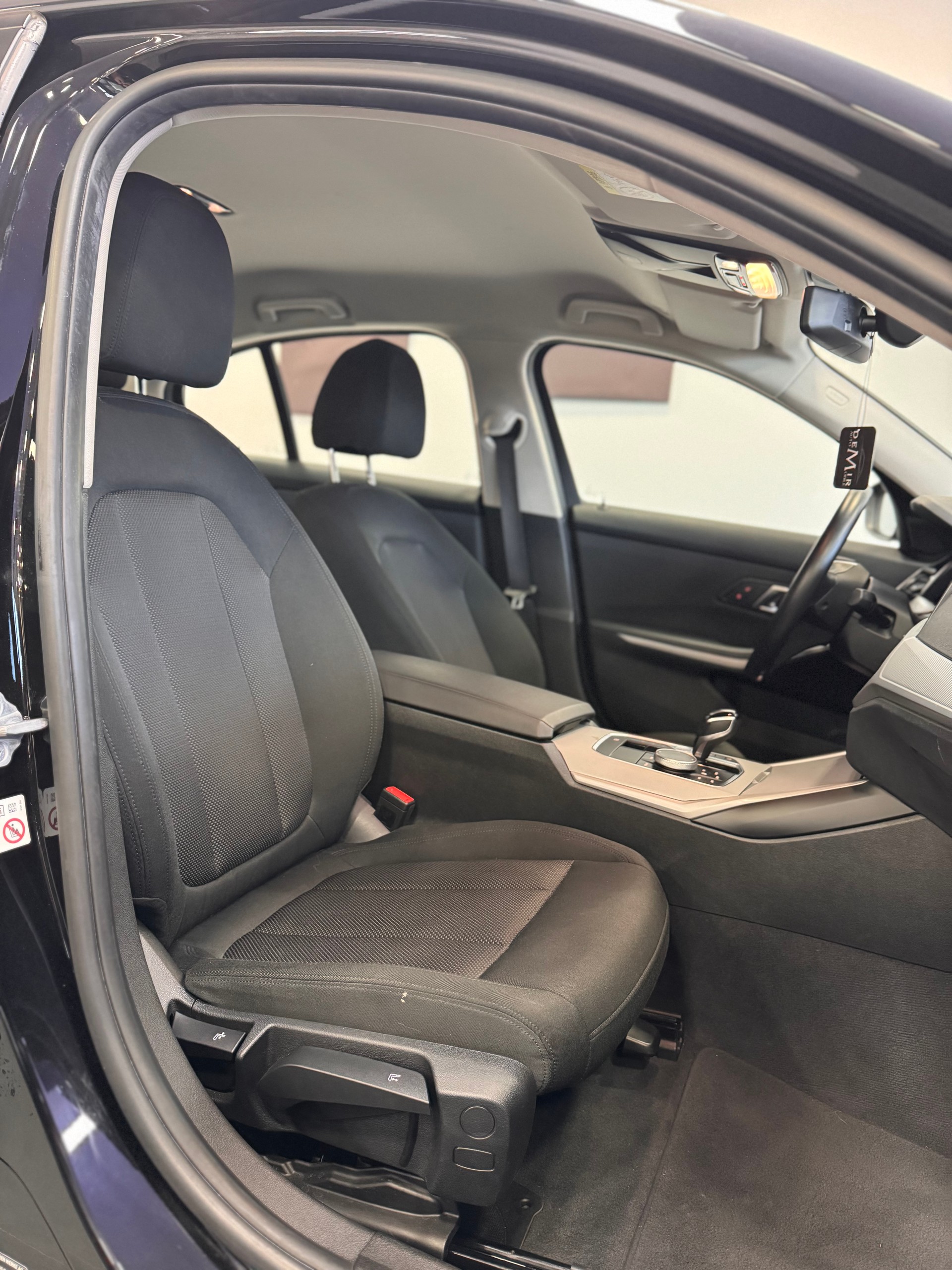 BMW 320d Steptronic Limousine *1.Hand / CH-Fahrzeug / Apple Carplay / Rückfahrkamera / Pack Advantage / Pack Connected Plus*-image-10