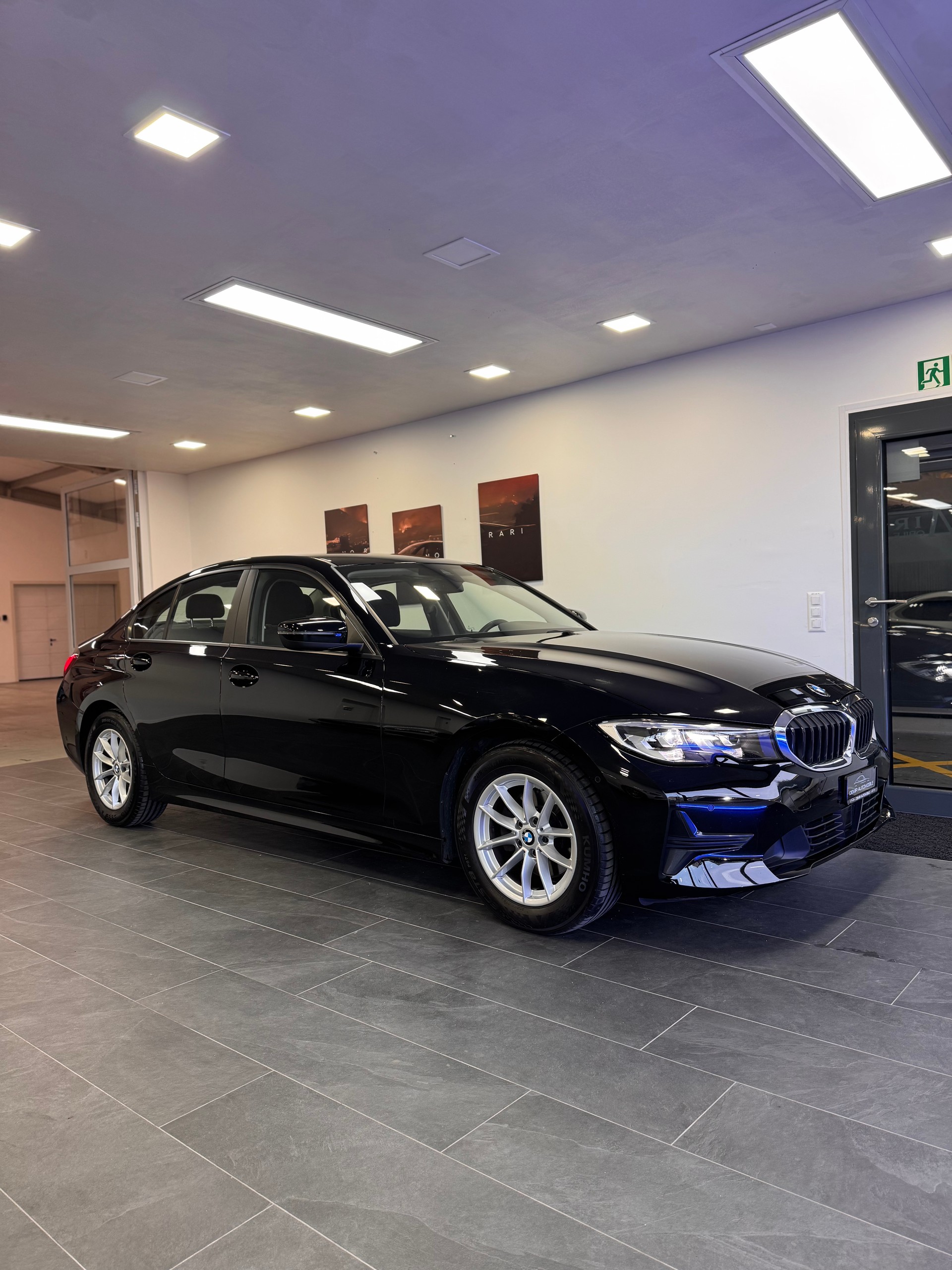 BMW 320d Steptronic Limousine *1.Hand / CH-Fahrzeug / Apple Carplay / Rückfahrkamera / Pack Advantage / Pack Connected Plus*-image-2