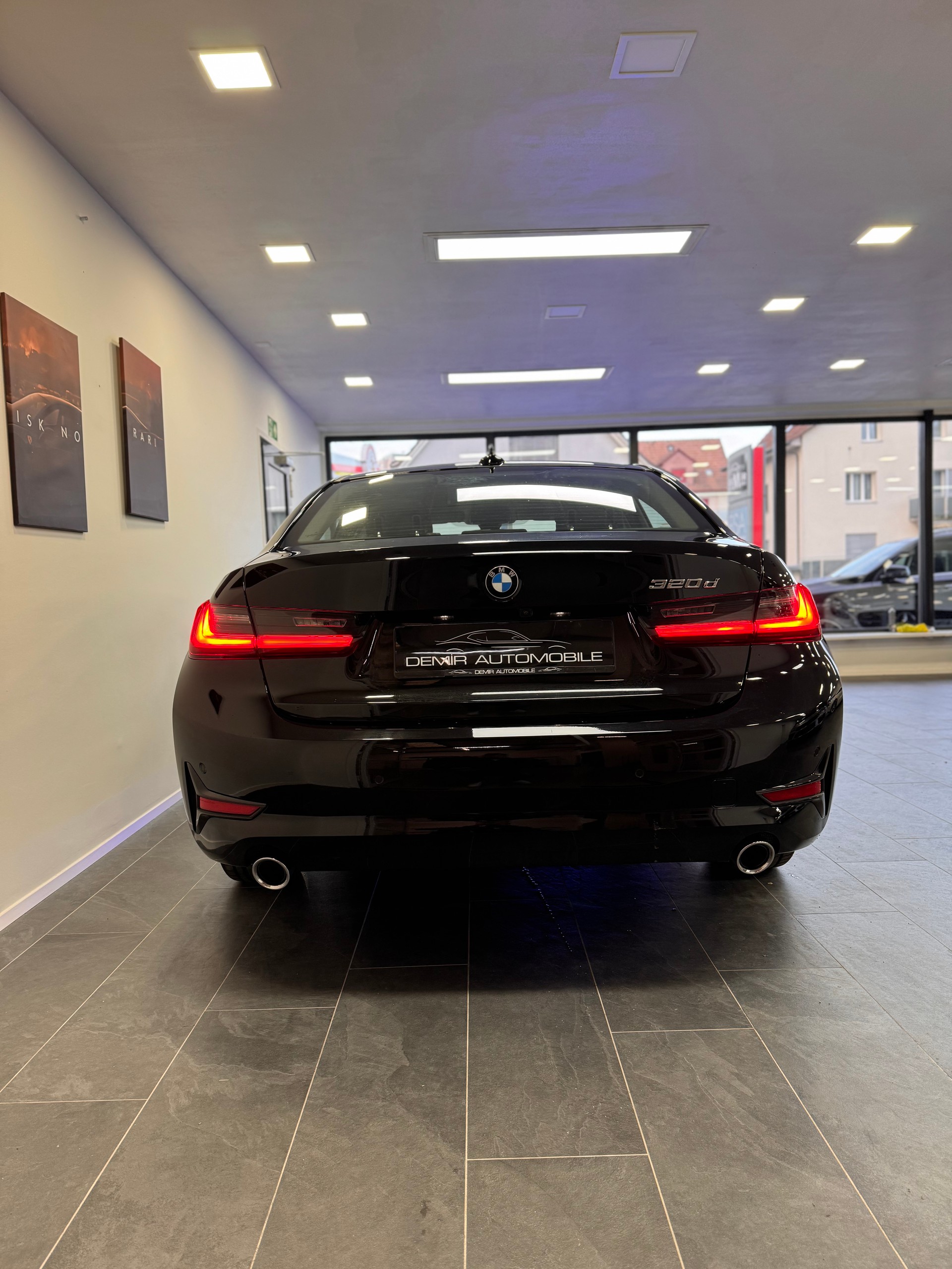 BMW 320d Steptronic Limousine *1.Hand / CH-Fahrzeug / Apple Carplay / Rückfahrkamera / Pack Advantage / Pack Connected Plus*-image-4