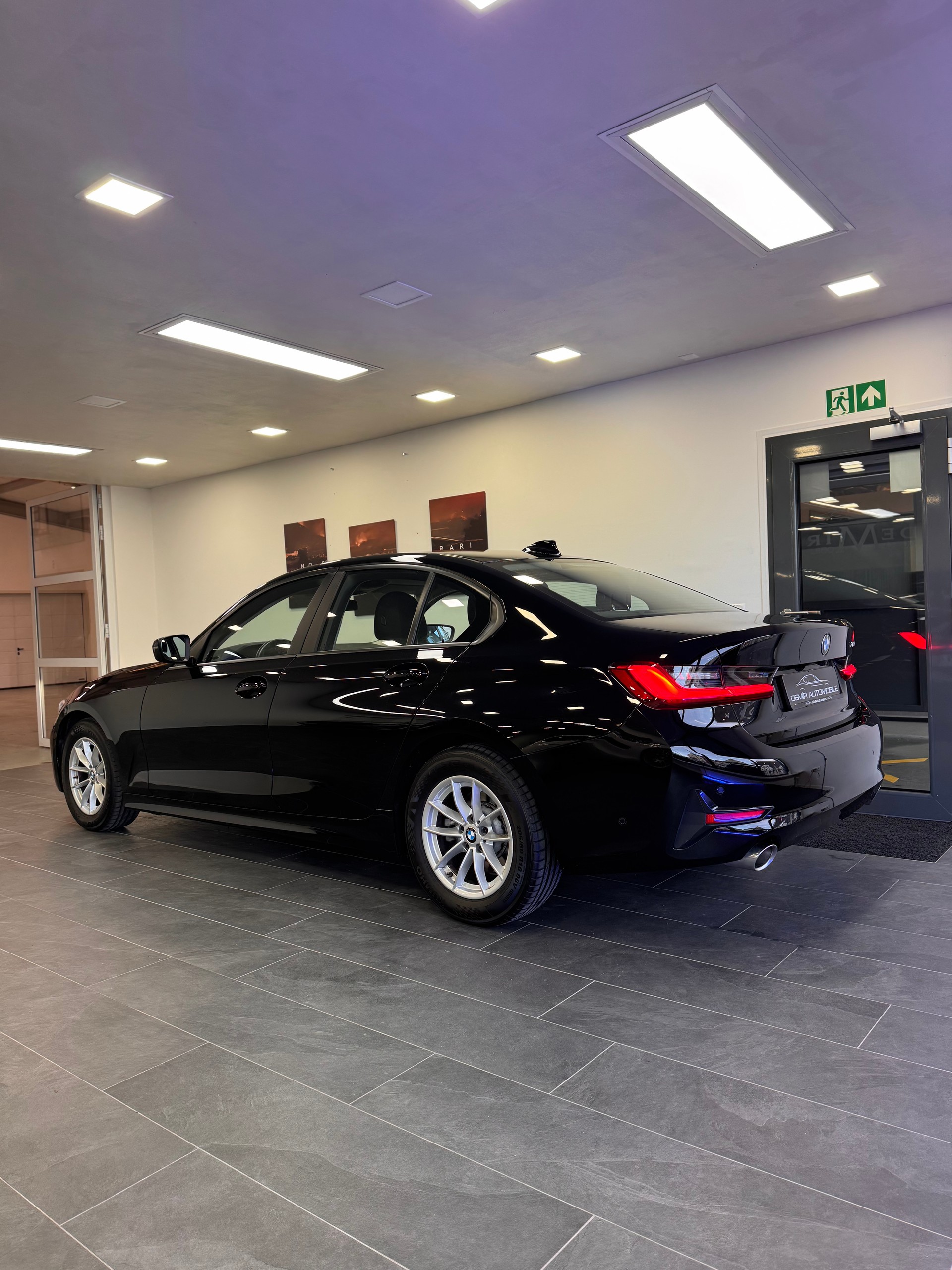 BMW 320d Steptronic Limousine *1.Hand / CH-Fahrzeug / Apple Carplay / Rückfahrkamera / Pack Advantage / Pack Connected Plus*-image-5