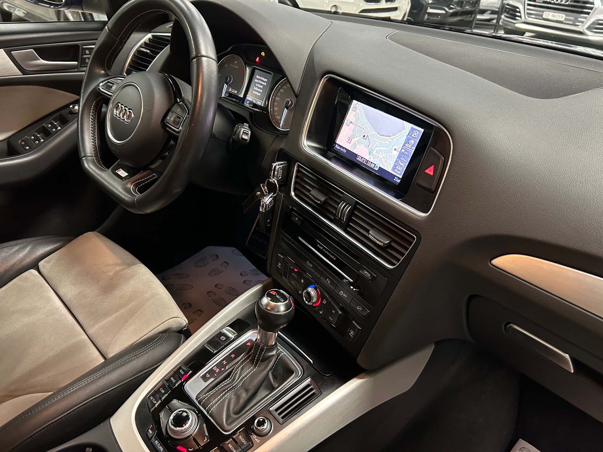 AUDI SQ5 3.0 TDI quattro tiptronic-image-11