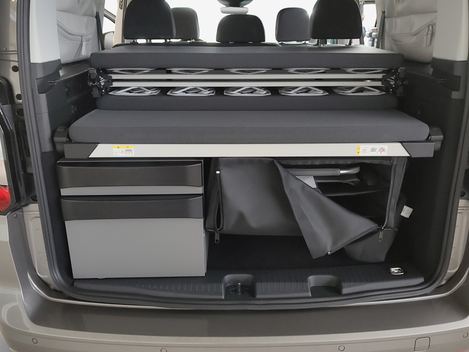 VW Caddy 2.0 TDI 4Motion California Spirit-image-12