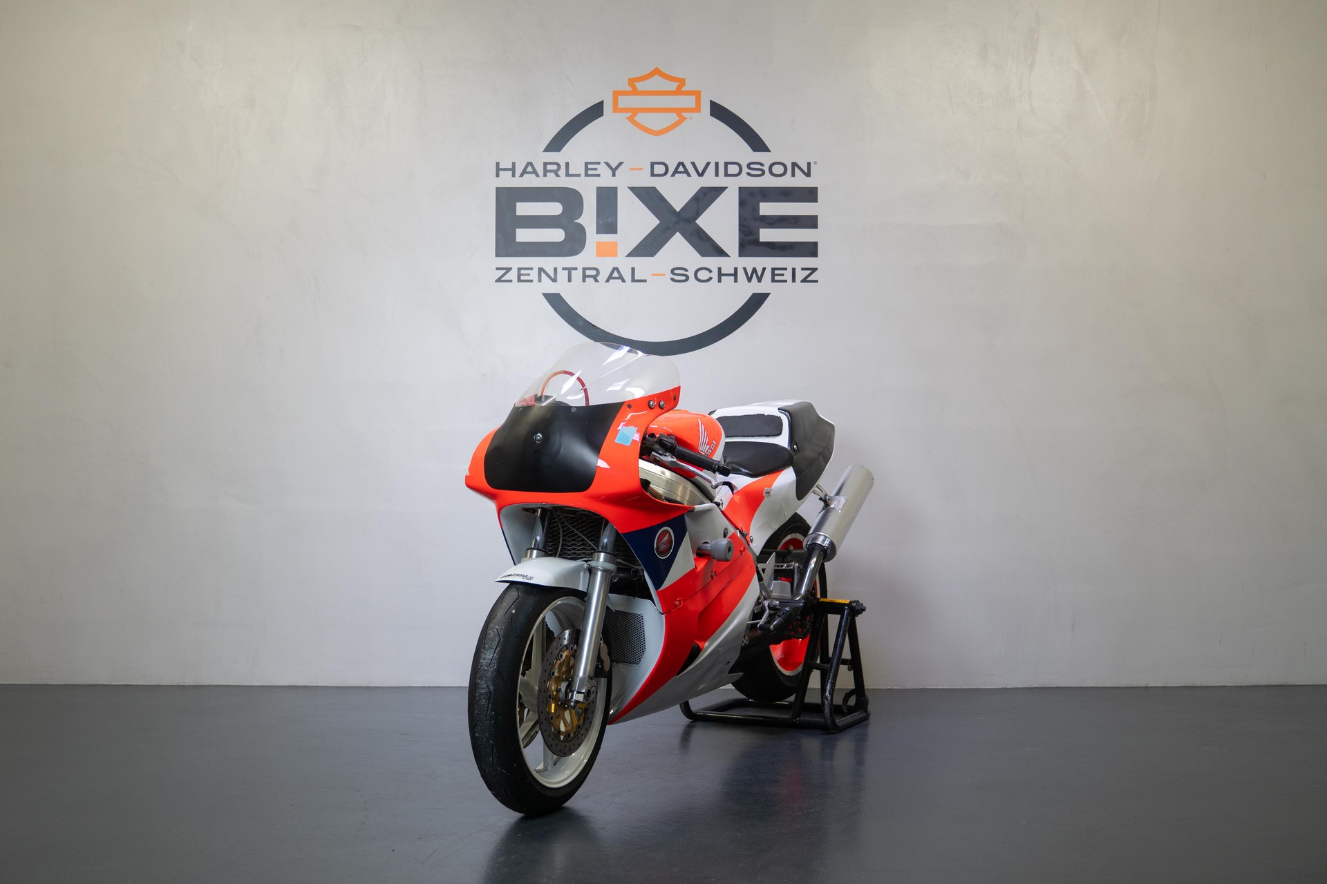 HONDA VFR 750 R-showroom-element-1