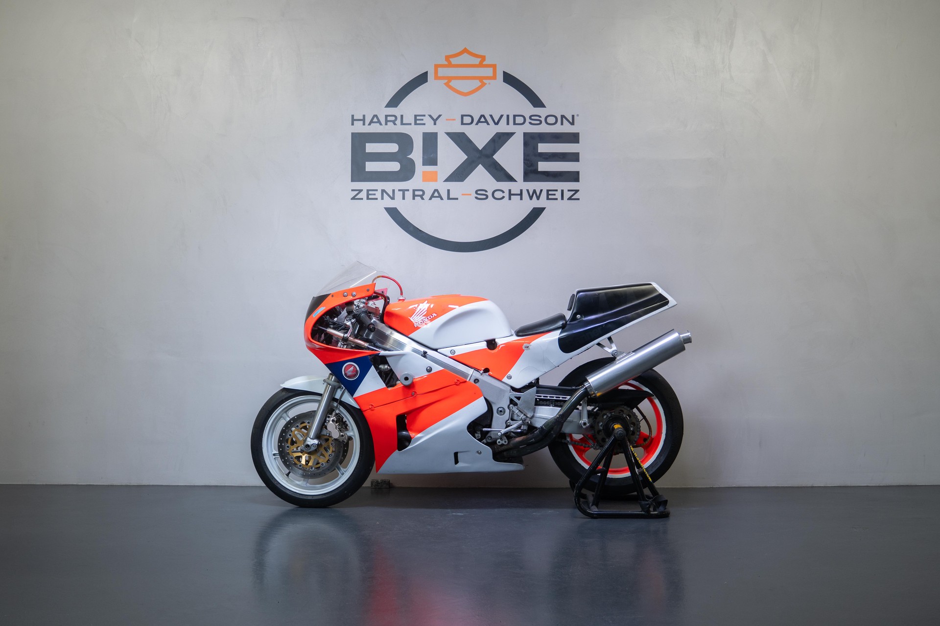 HONDA VFR 750 R-showroom-element-2