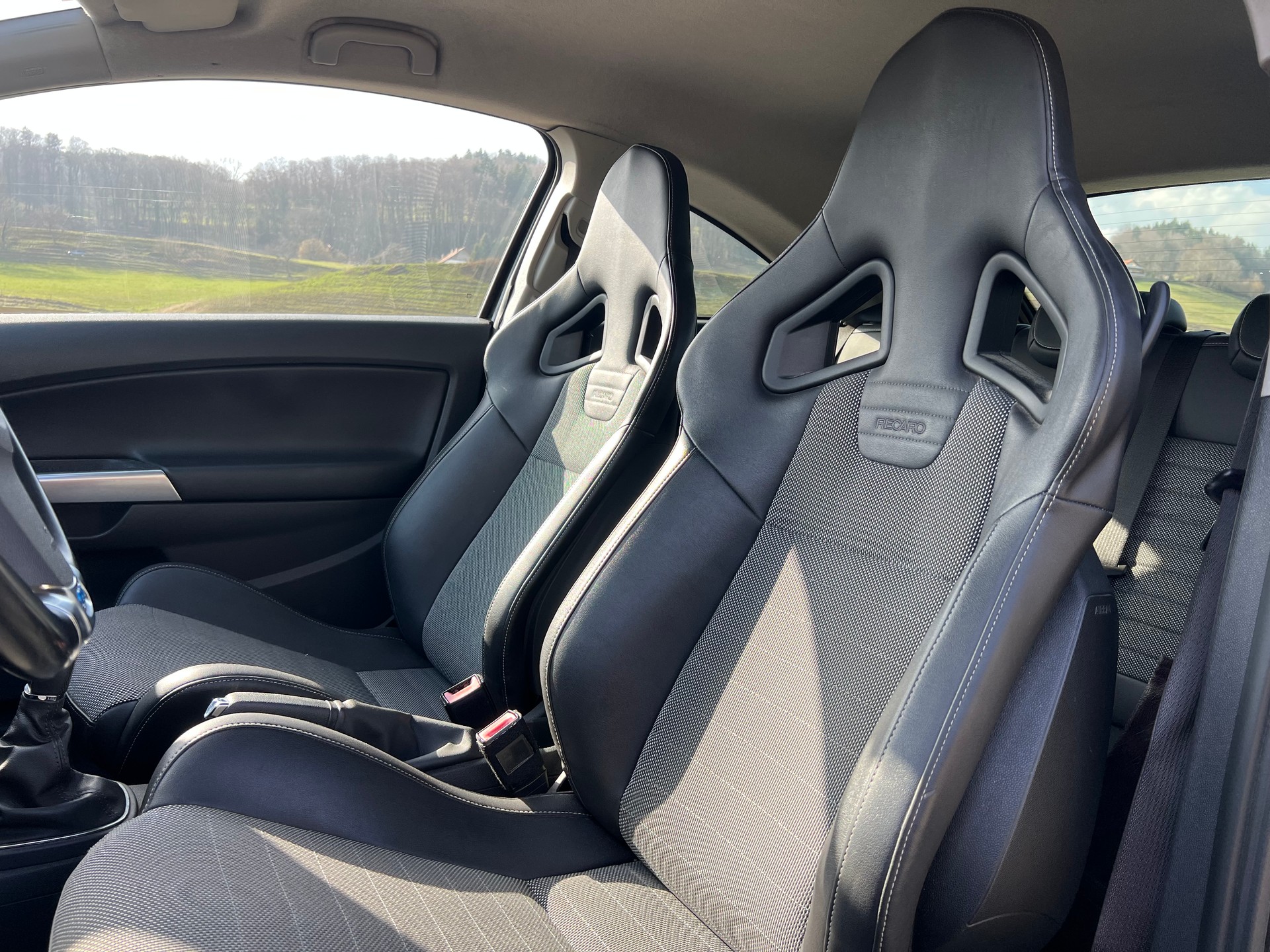 OPEL Corsa 1.6 Turbo OPC-image-12