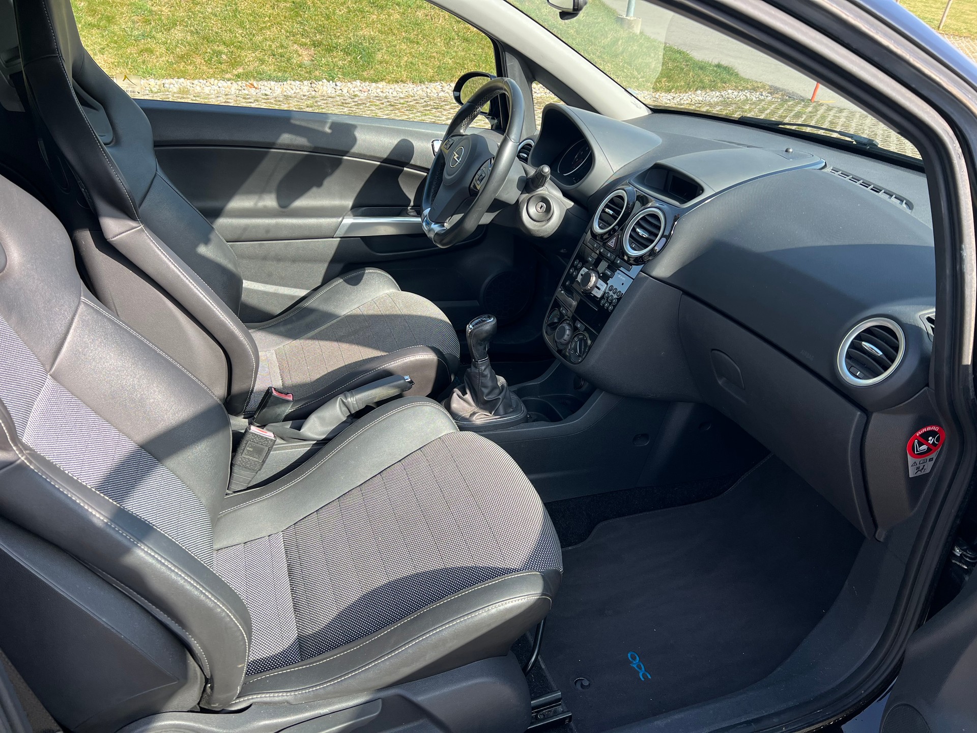 OPEL Corsa 1.6 Turbo OPC-image-9