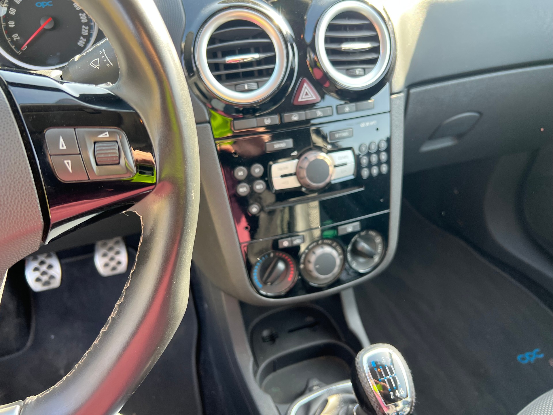OPEL Corsa 1.6 Turbo OPC-image-13