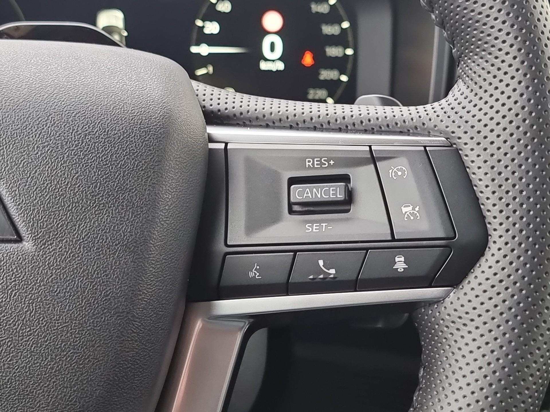 MITSUBISHI Outlander 2.4 PHEV Invite 4x4-image-10