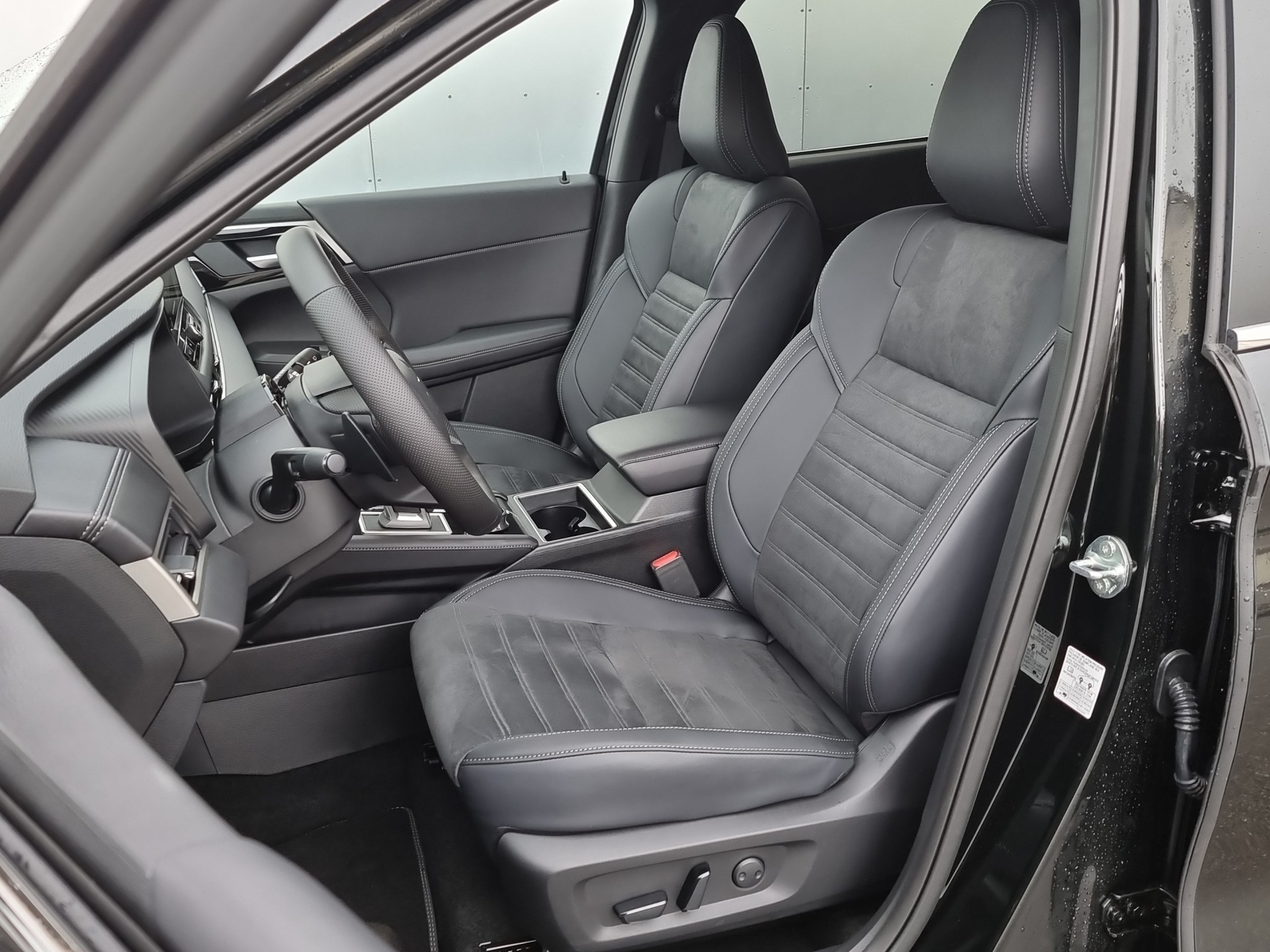 MITSUBISHI Outlander 2.4 PHEV Invite 4x4-image-12
