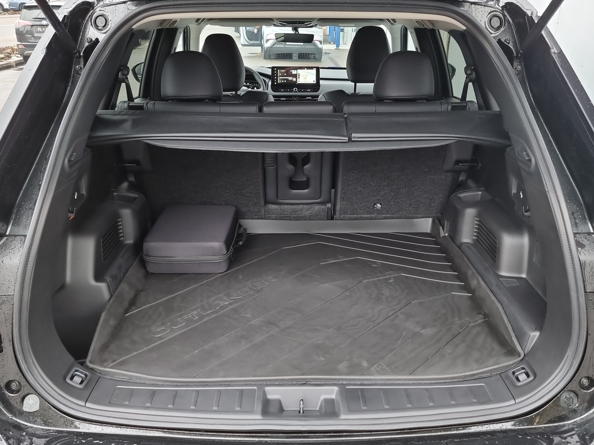 MITSUBISHI Outlander 2.4 PHEV Invite 4x4-image-15