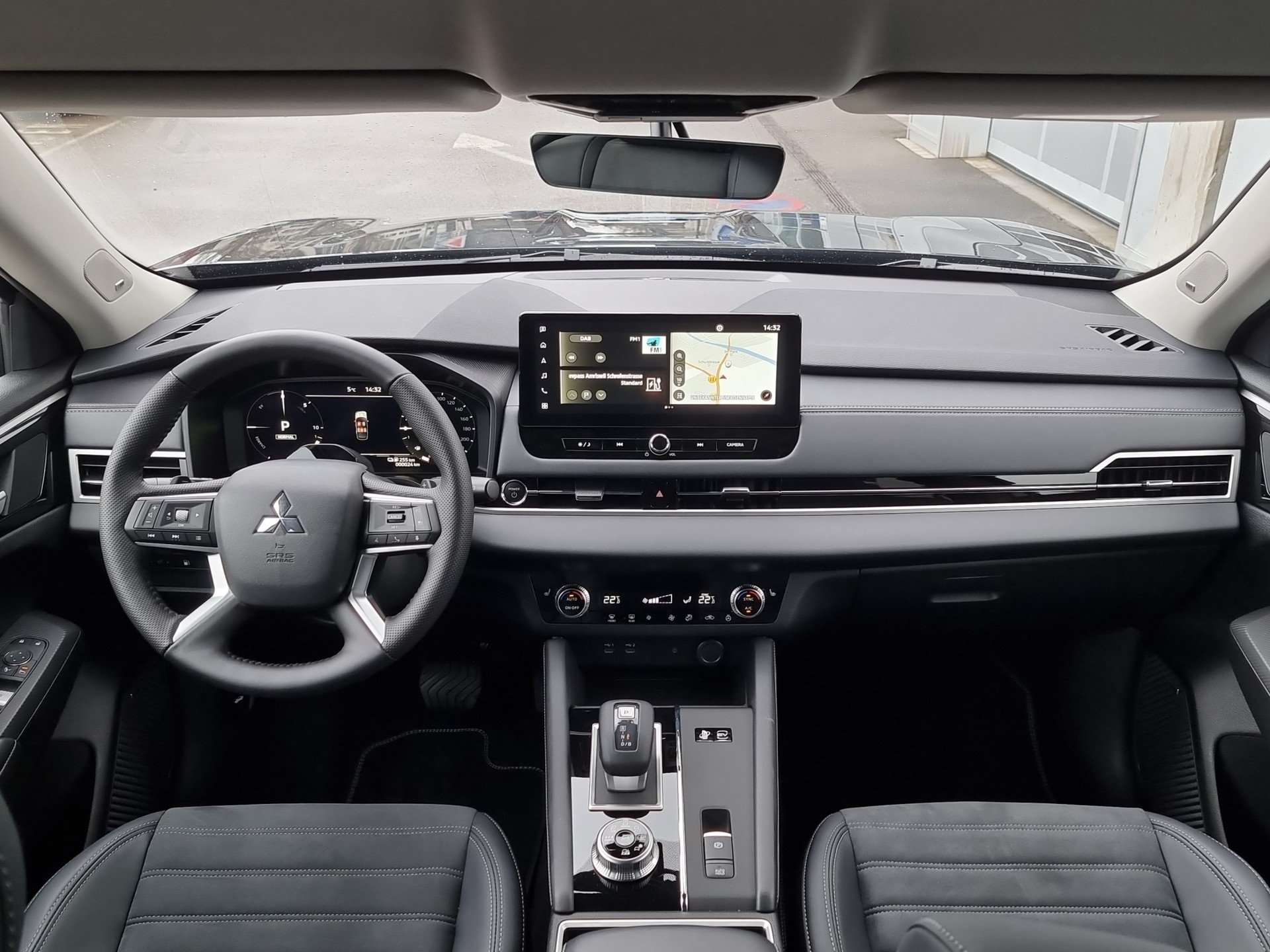 MITSUBISHI Outlander 2.4 PHEV Invite 4x4-image-5