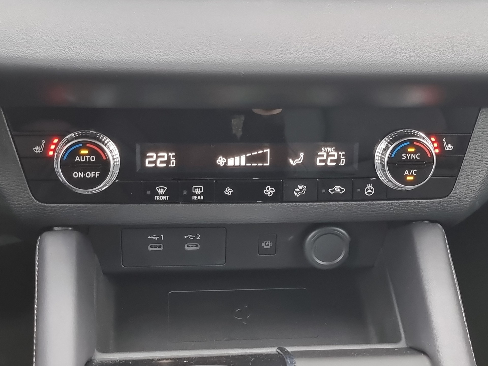 MITSUBISHI Outlander 2.4 PHEV Invite 4x4-image-9