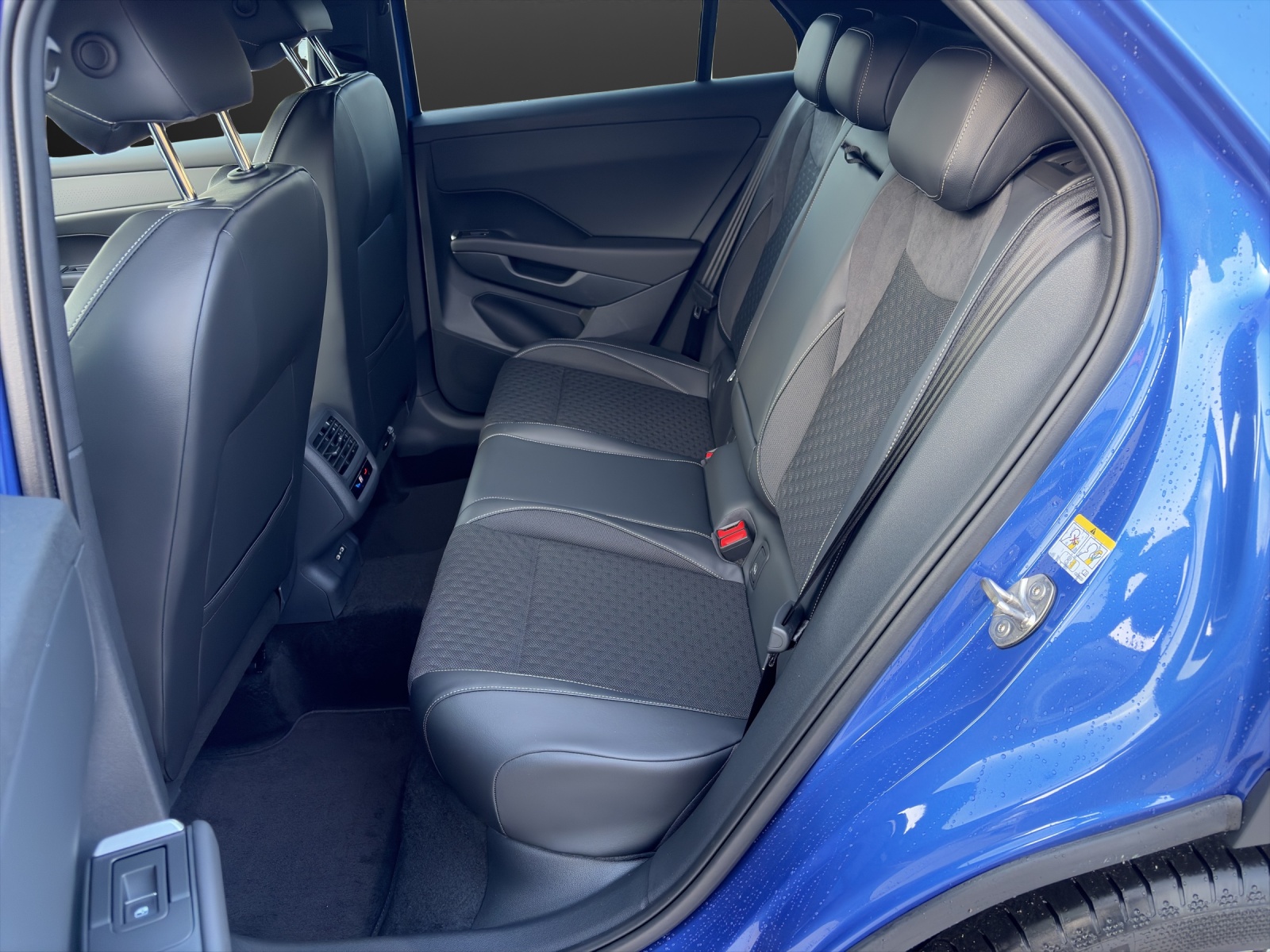 VW T-Roc 1.5 eTSI mHEV R-Line DSG-image-8