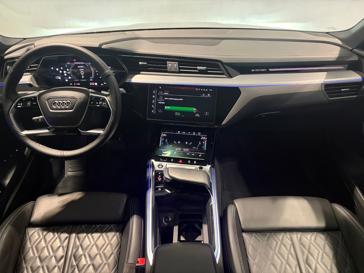 AUDI e-tron 55 Sportback S Line quattro-image-11