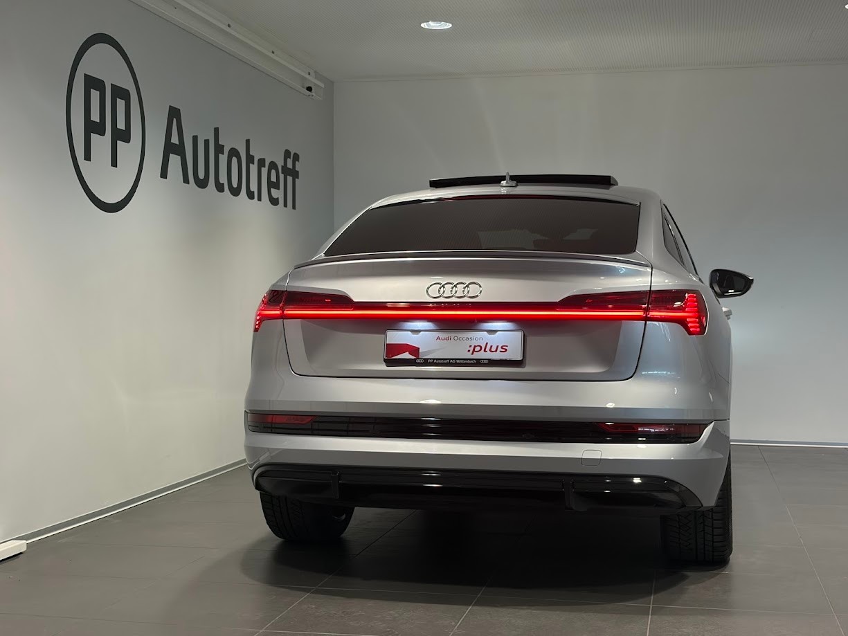 AUDI e-tron 55 Sportback S Line quattro-image-13