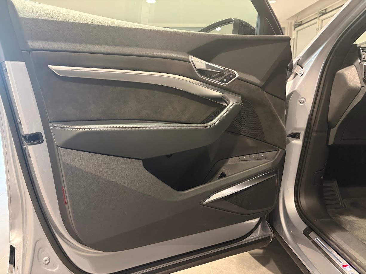 AUDI e-tron 55 Sportback S Line quattro-image-2