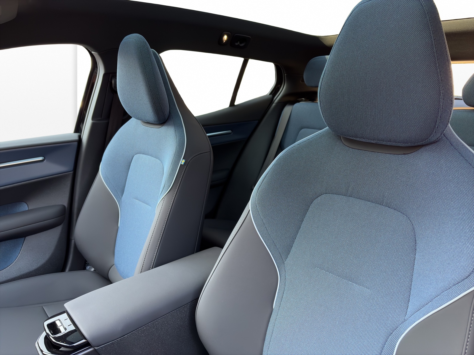 VOLVO EX30 CC E60 Twin Performance AWD-image-14