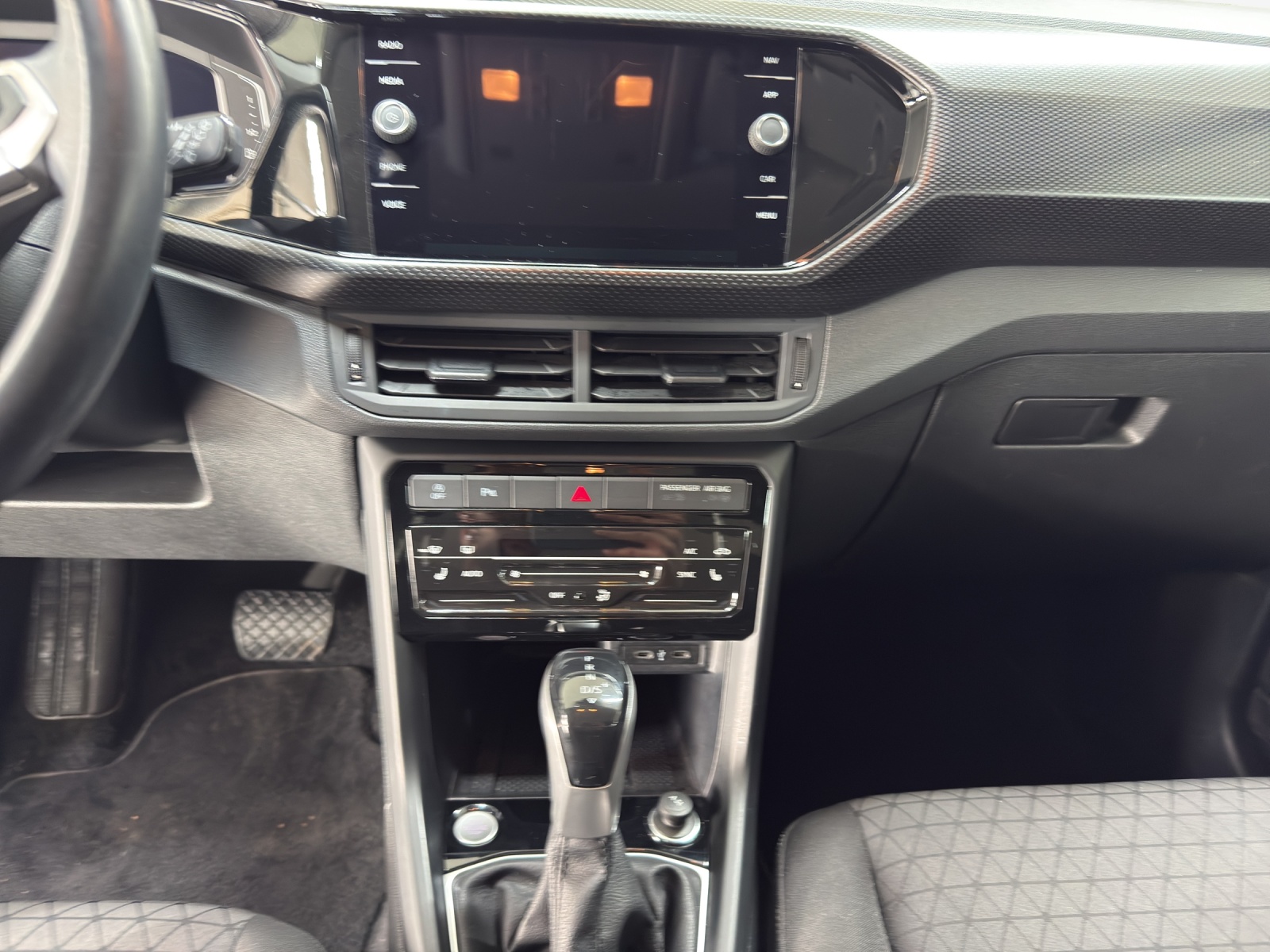 VW T-Cross 1.0 TSI Life Limited DSG-image-10