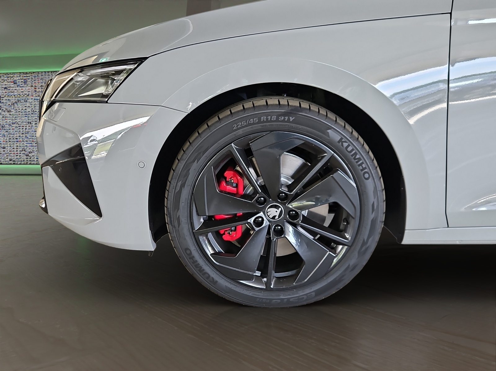 SKODA Octavia Combi 2.0 TSI DSG RS-image-5