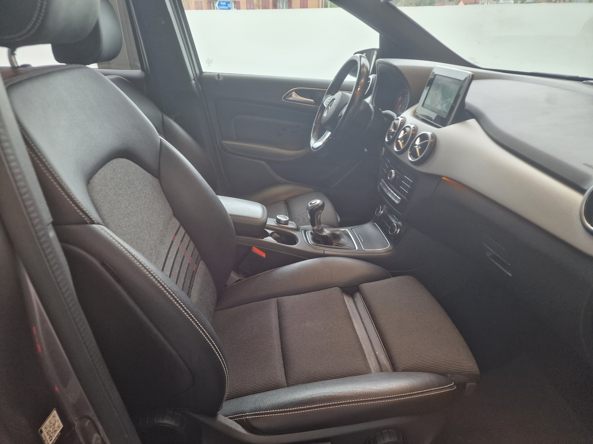 MERCEDES-BENZ B 200 Night Star-image-14