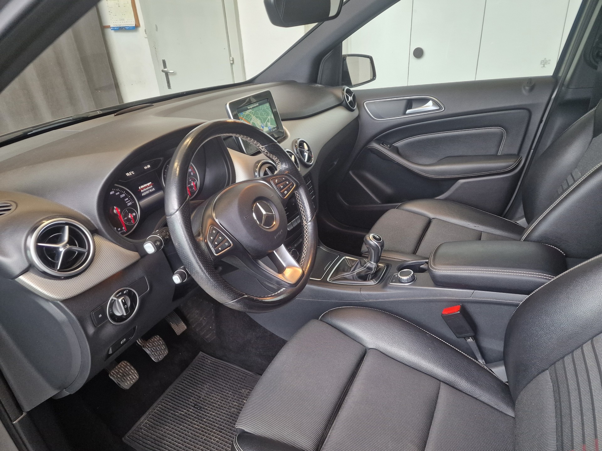 MERCEDES-BENZ B 200 Night Star-image-12