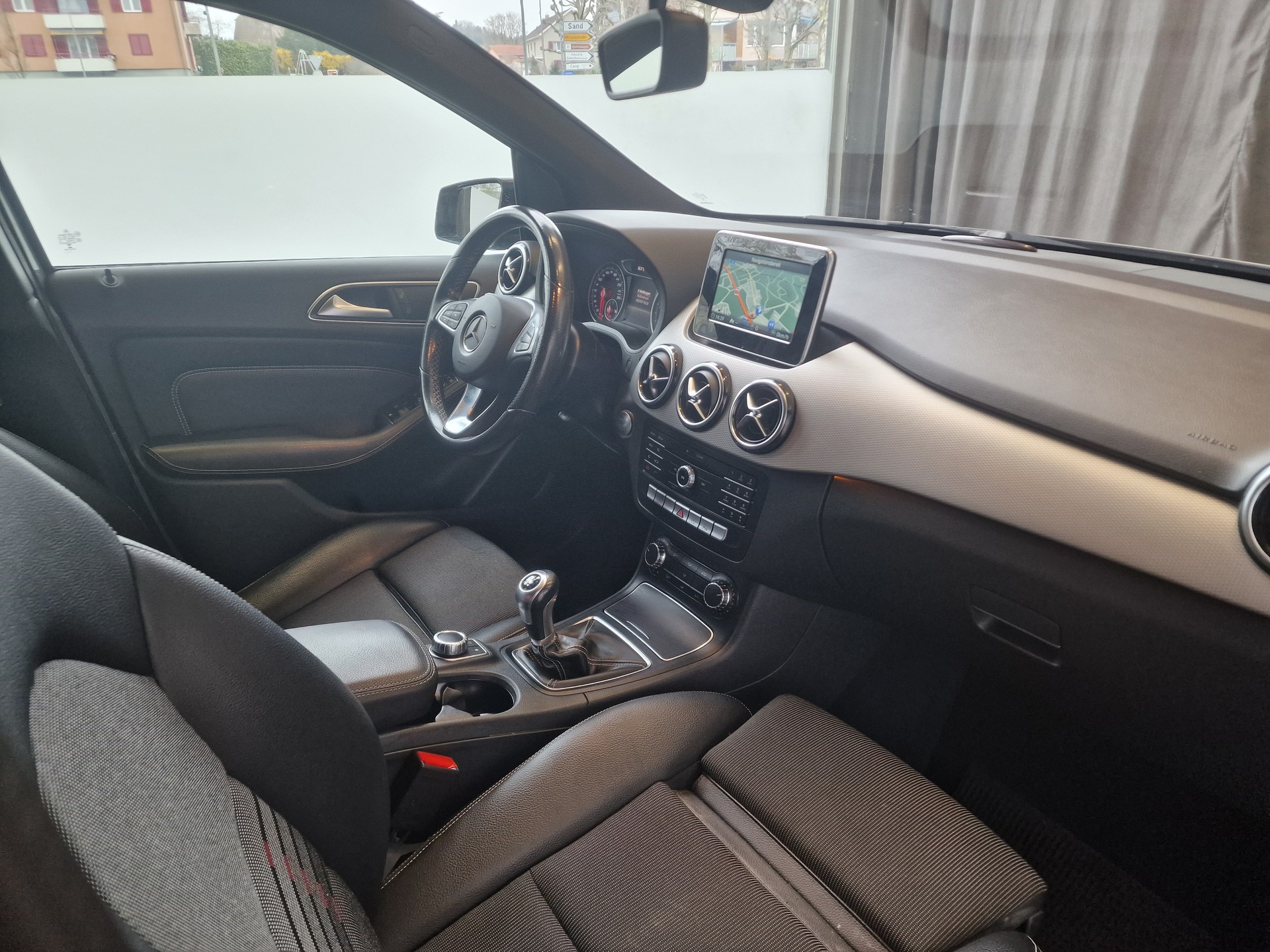 MERCEDES-BENZ B 200 Night Star-image-13