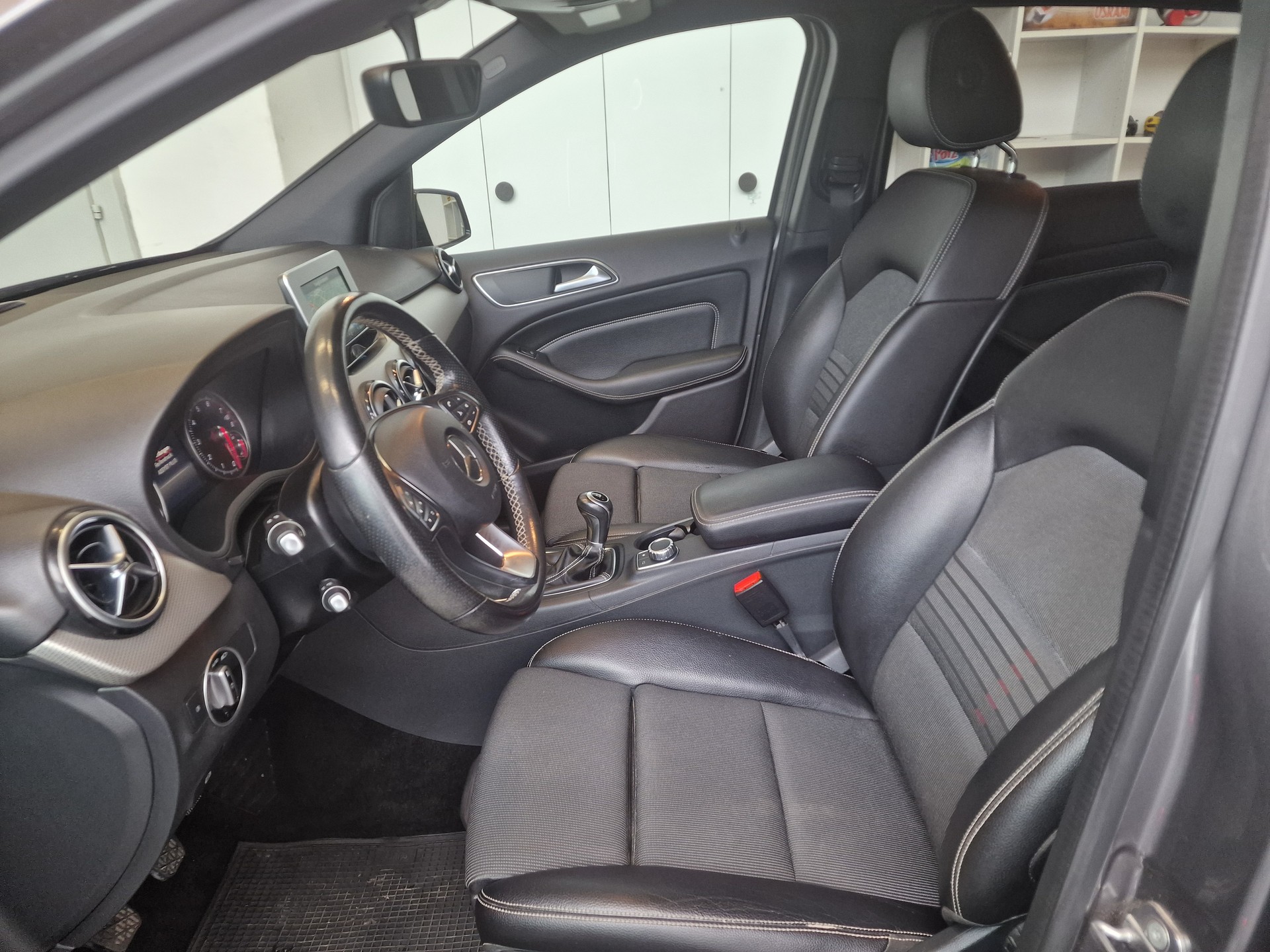 MERCEDES-BENZ B 200 Night Star-image-11