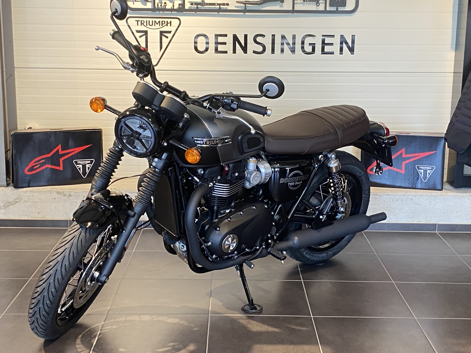 TRIUMPH Bonneville T120 Black (4.49 % Power Leasing - Gültig bis 30.06.2026)-showroom-element-1