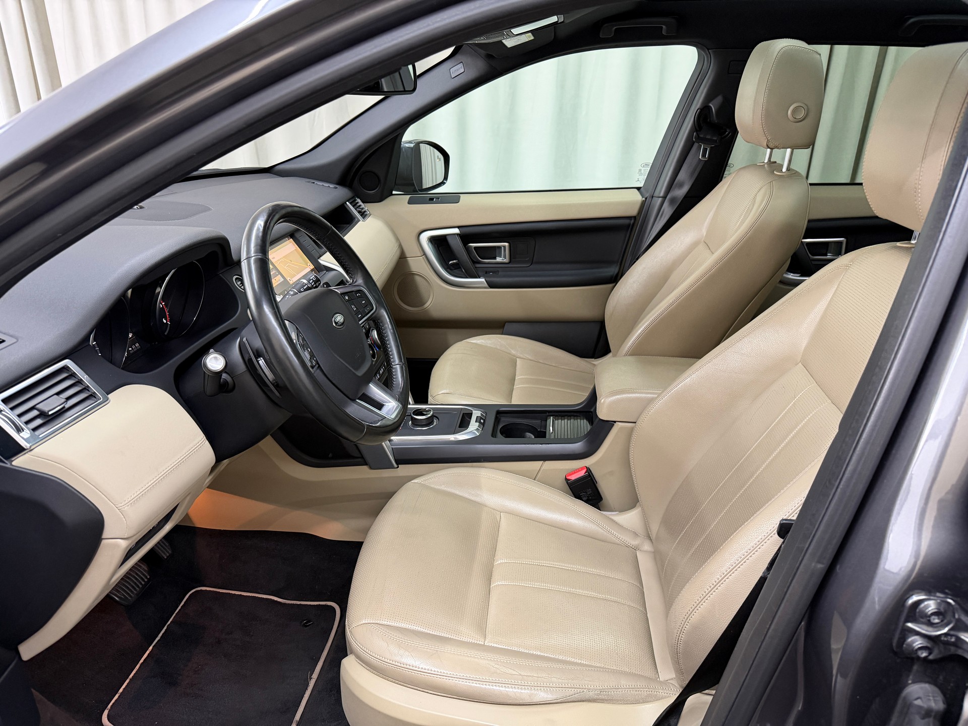 LAND ROVER Discovery Sport 2.0 TD4 HSE AT9-image-6