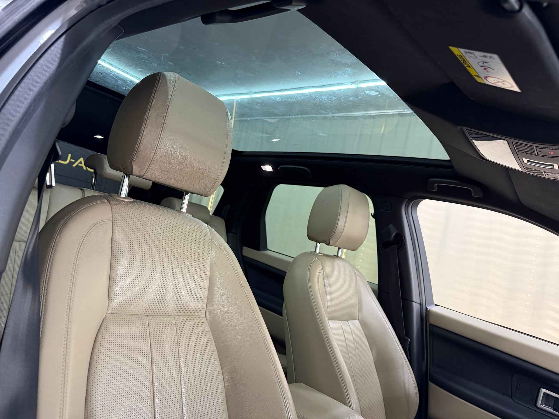 LAND ROVER Discovery Sport 2.0 TD4 HSE AT9-image-12