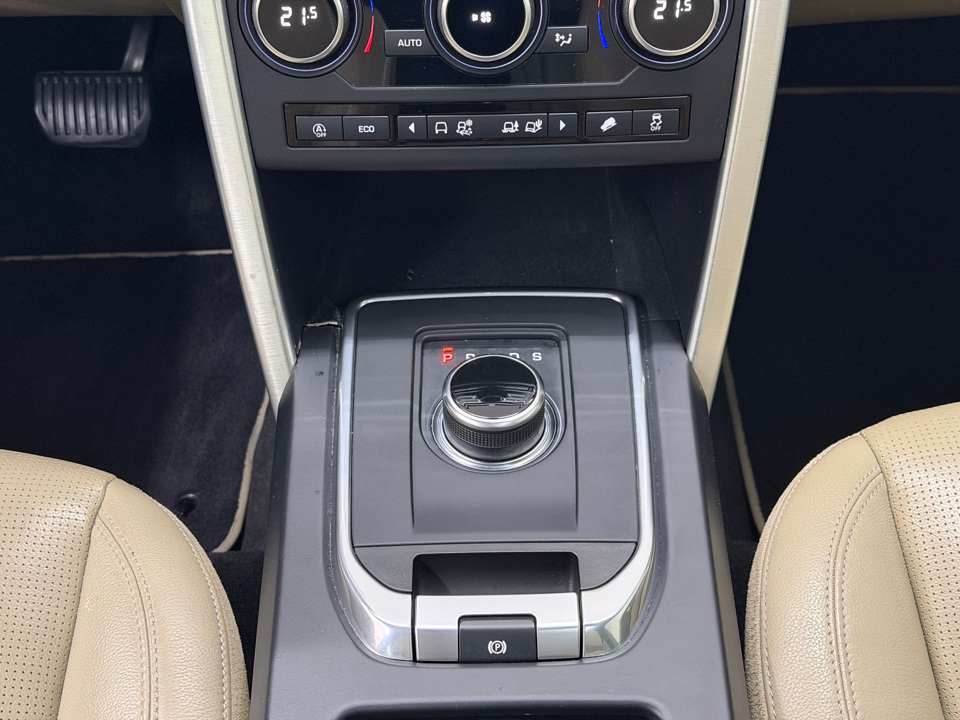 LAND ROVER Discovery Sport 2.0 TD4 HSE AT9-image-15