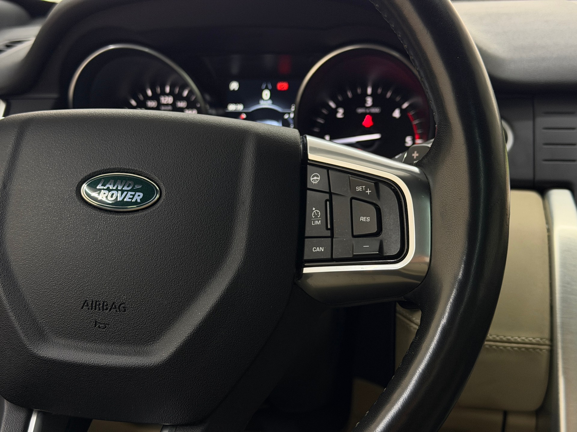 LAND ROVER Discovery Sport 2.0 TD4 HSE AT9-image-17