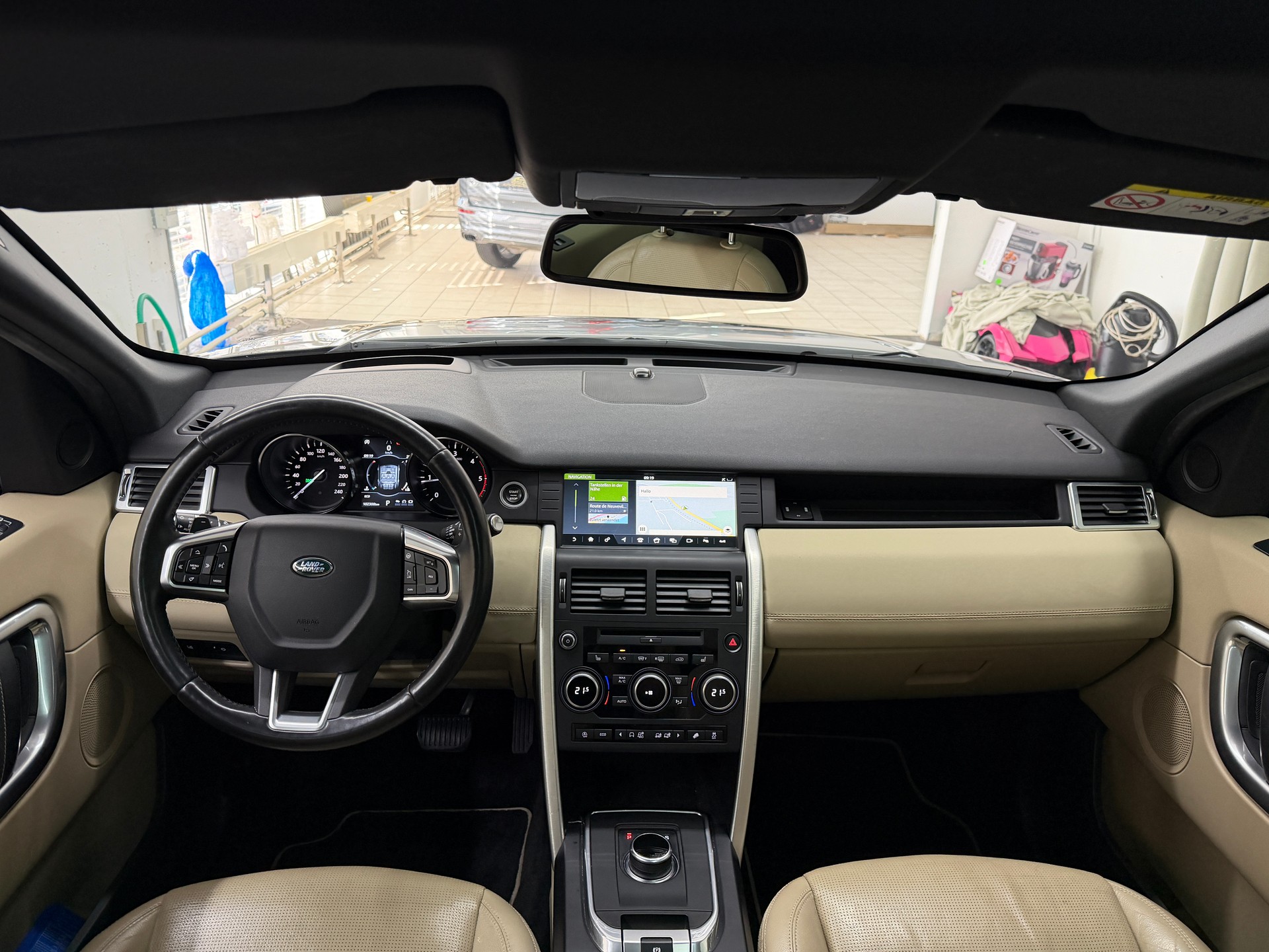 LAND ROVER Discovery Sport 2.0 TD4 HSE AT9-image-9