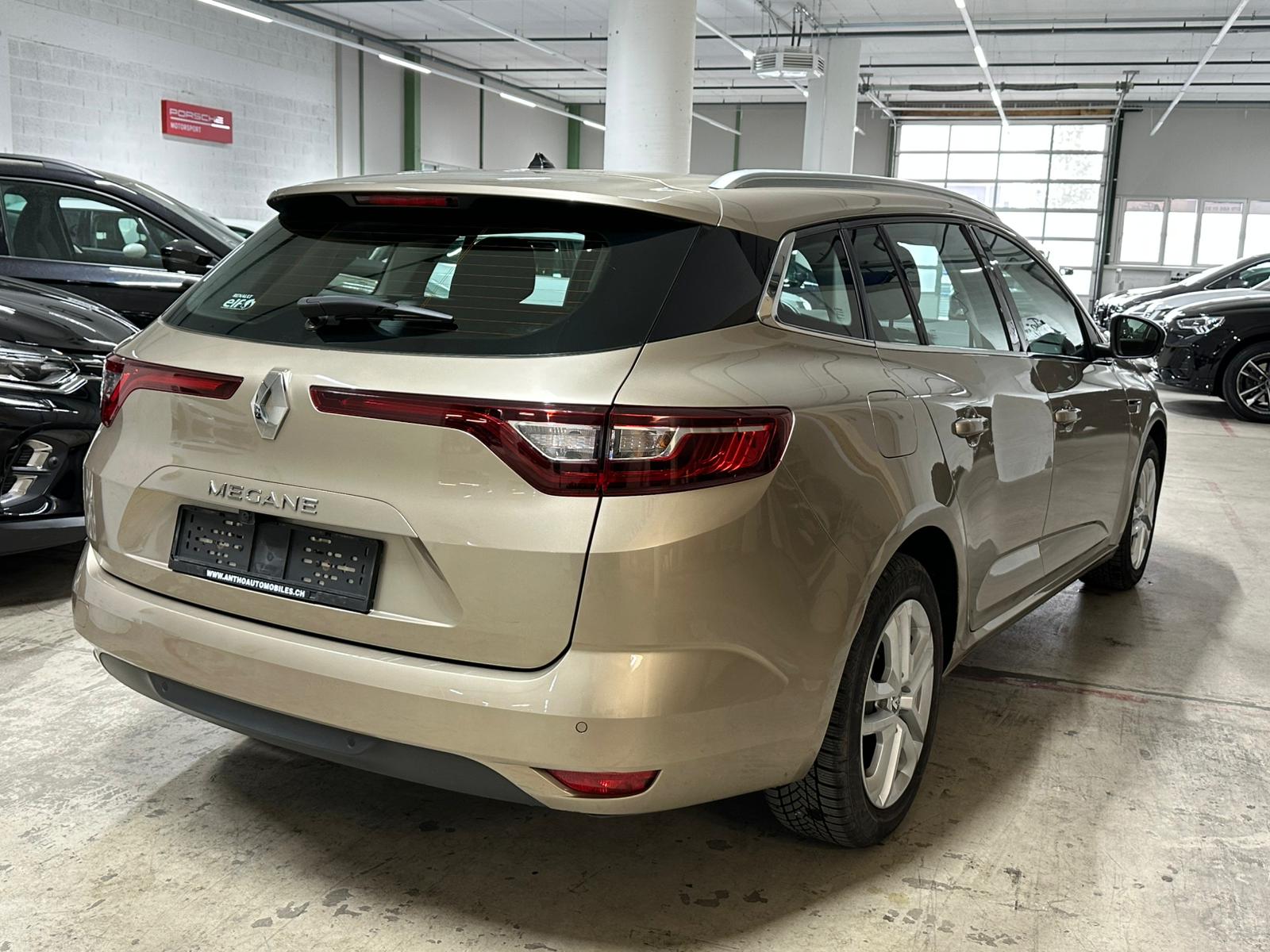 RENAULT Mégane Grandtour 1.2 16V Turbo Zen EDC-image-5