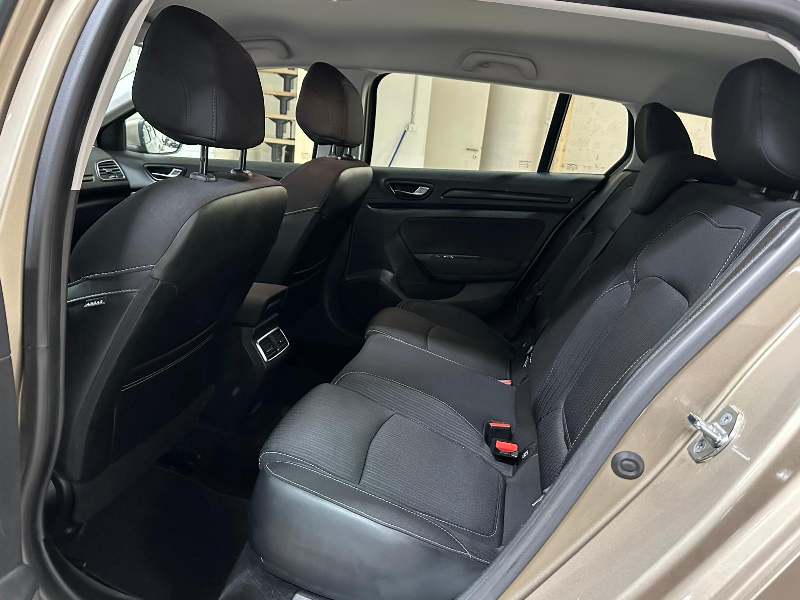 RENAULT Mégane Grandtour 1.2 16V Turbo Zen EDC-image-8