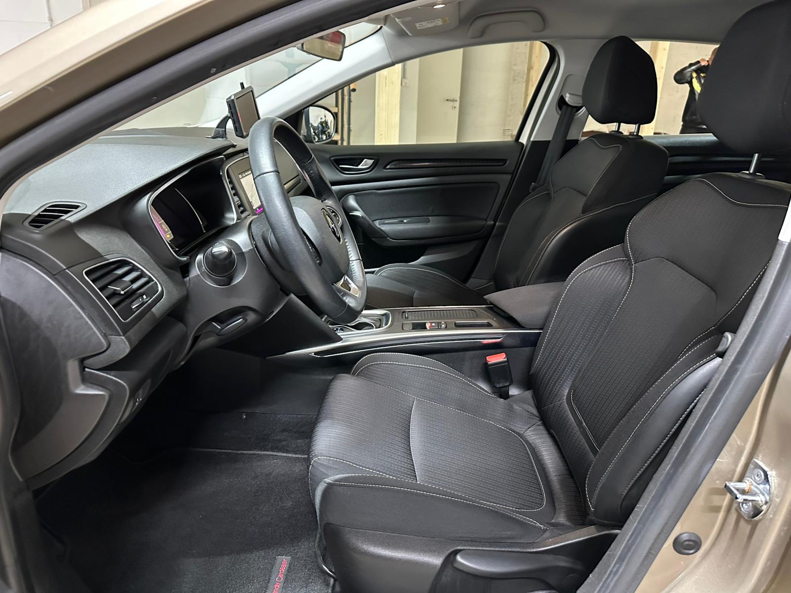 RENAULT Mégane Grandtour 1.2 16V Turbo Zen EDC-image-10