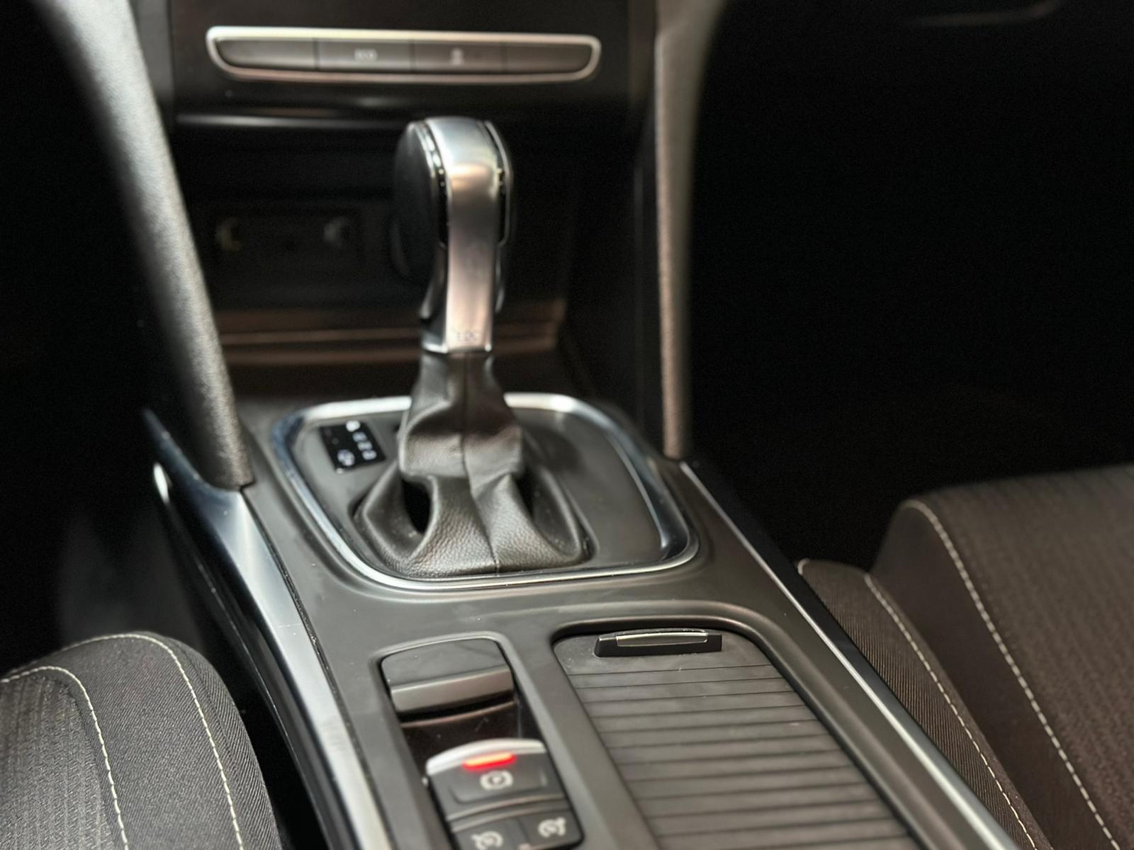RENAULT Mégane Grandtour 1.2 16V Turbo Zen EDC-image-12