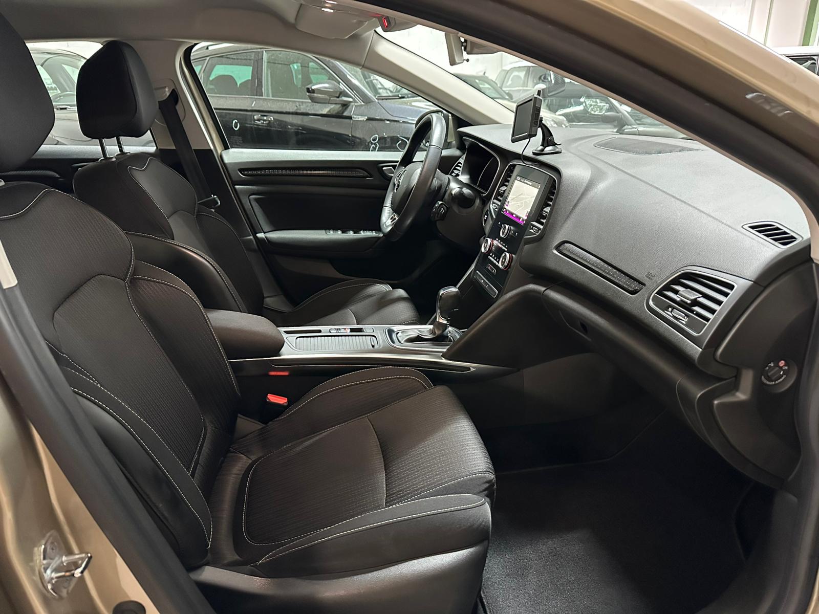RENAULT Mégane Grandtour 1.2 16V Turbo Zen EDC-image-11
