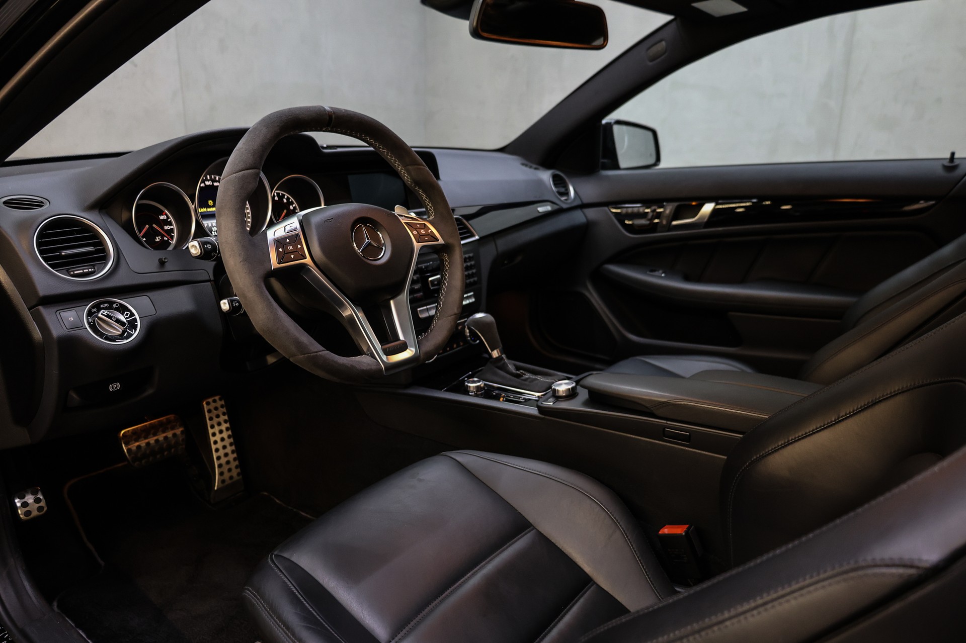 MERCEDES-BENZ C 63 V8 AMG Coupé Edition 507-image-17