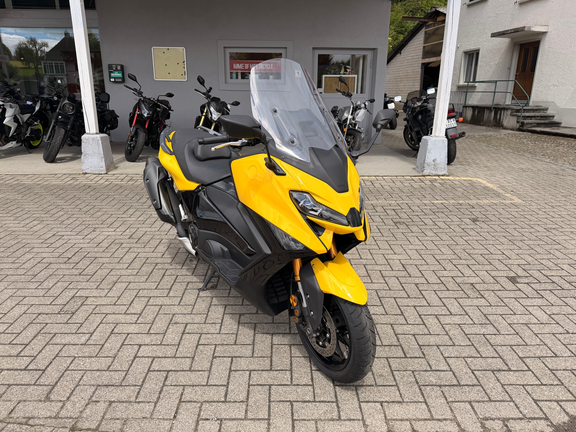 YAMAHA T-MAX XP 560-showroom-element-3
