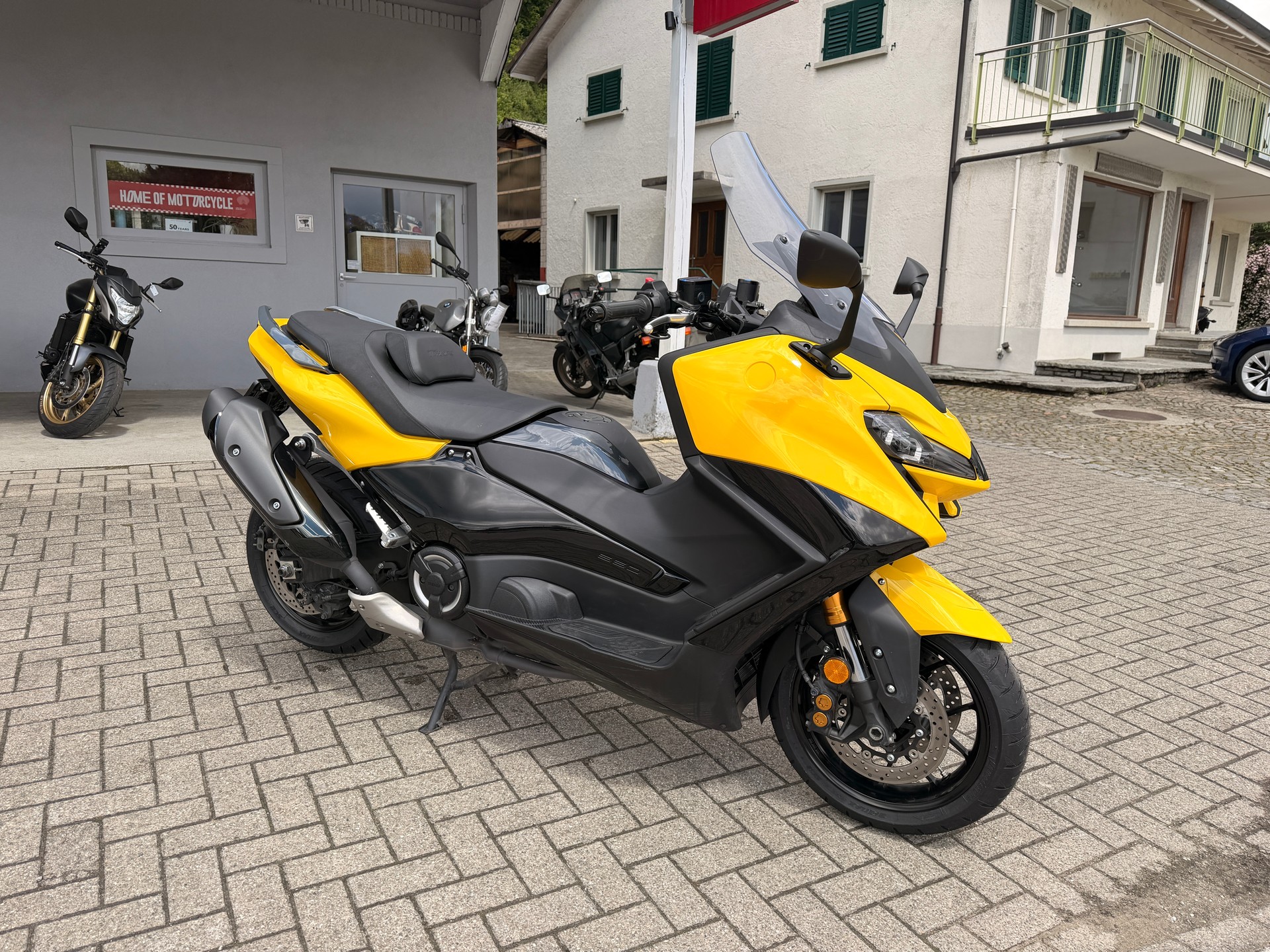 YAMAHA T-MAX XP 560-showroom-element-2