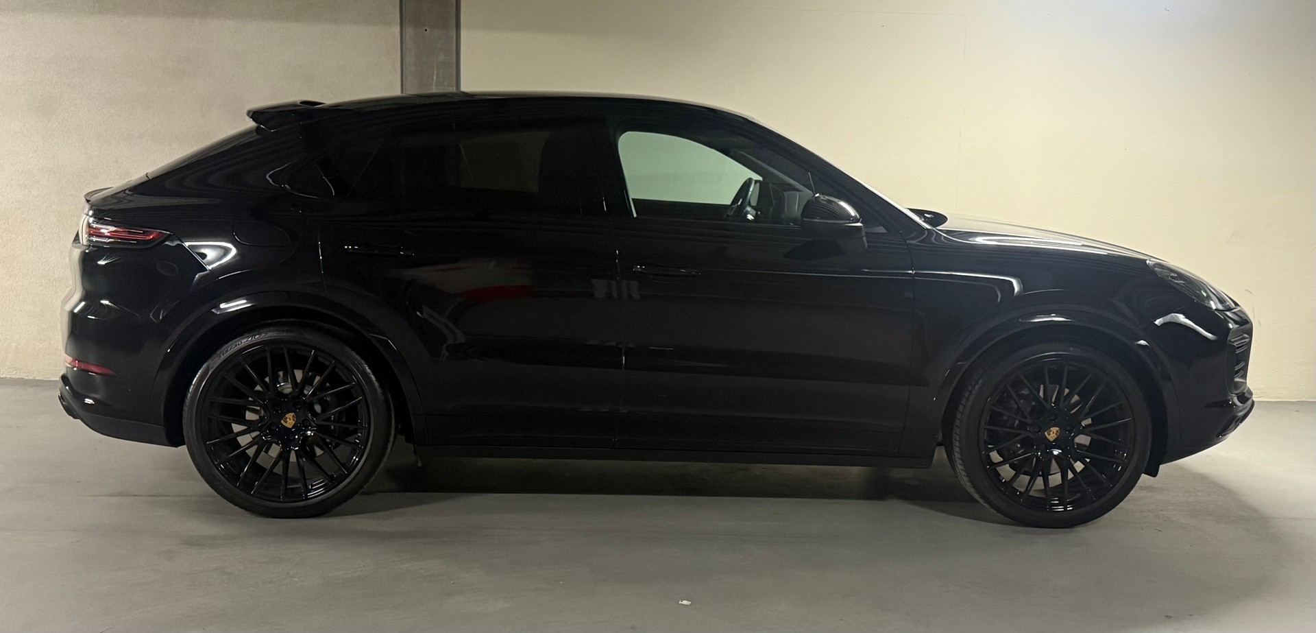 PORSCHE Cayenne Coupé E-Hybrid-showroom-element-2